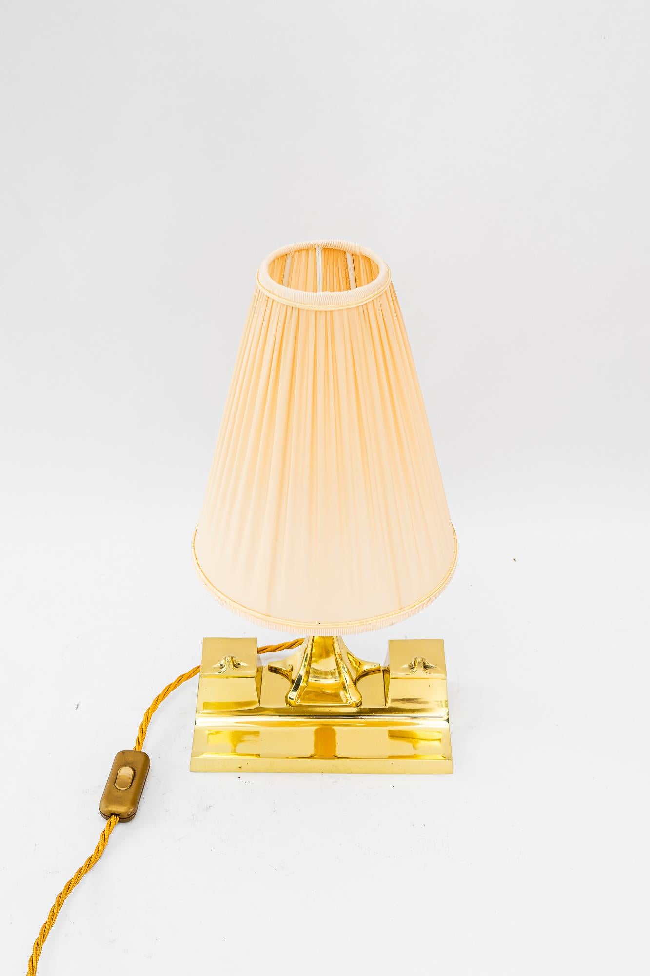 Austriaco Lampada da tavolo Art Deco con paralume in tessuto vienna 1920 circa in vendita
