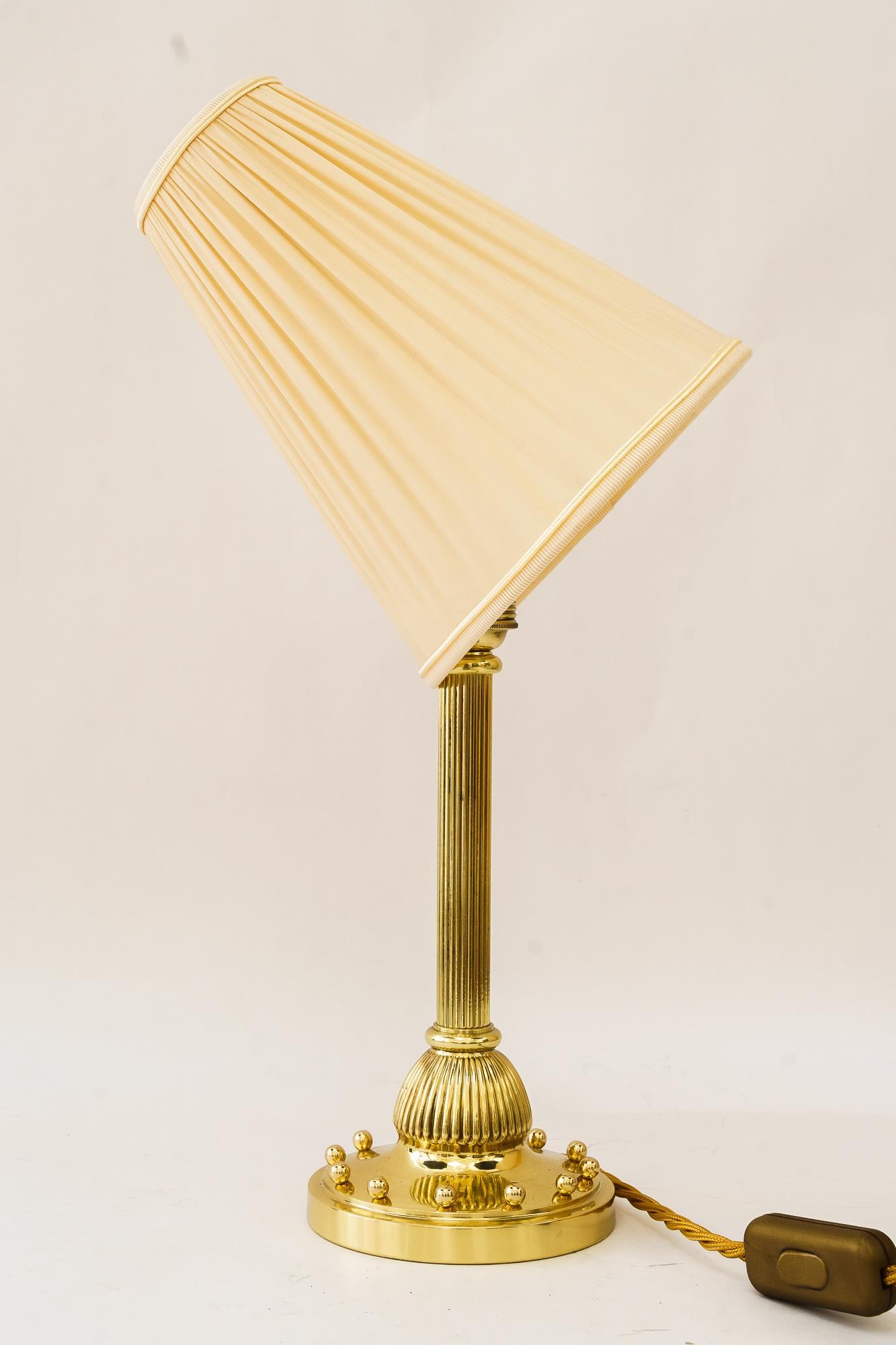 Laqué Lampe de table Art Déco avec abat-jour en tissu vienne vers 1920 en vente