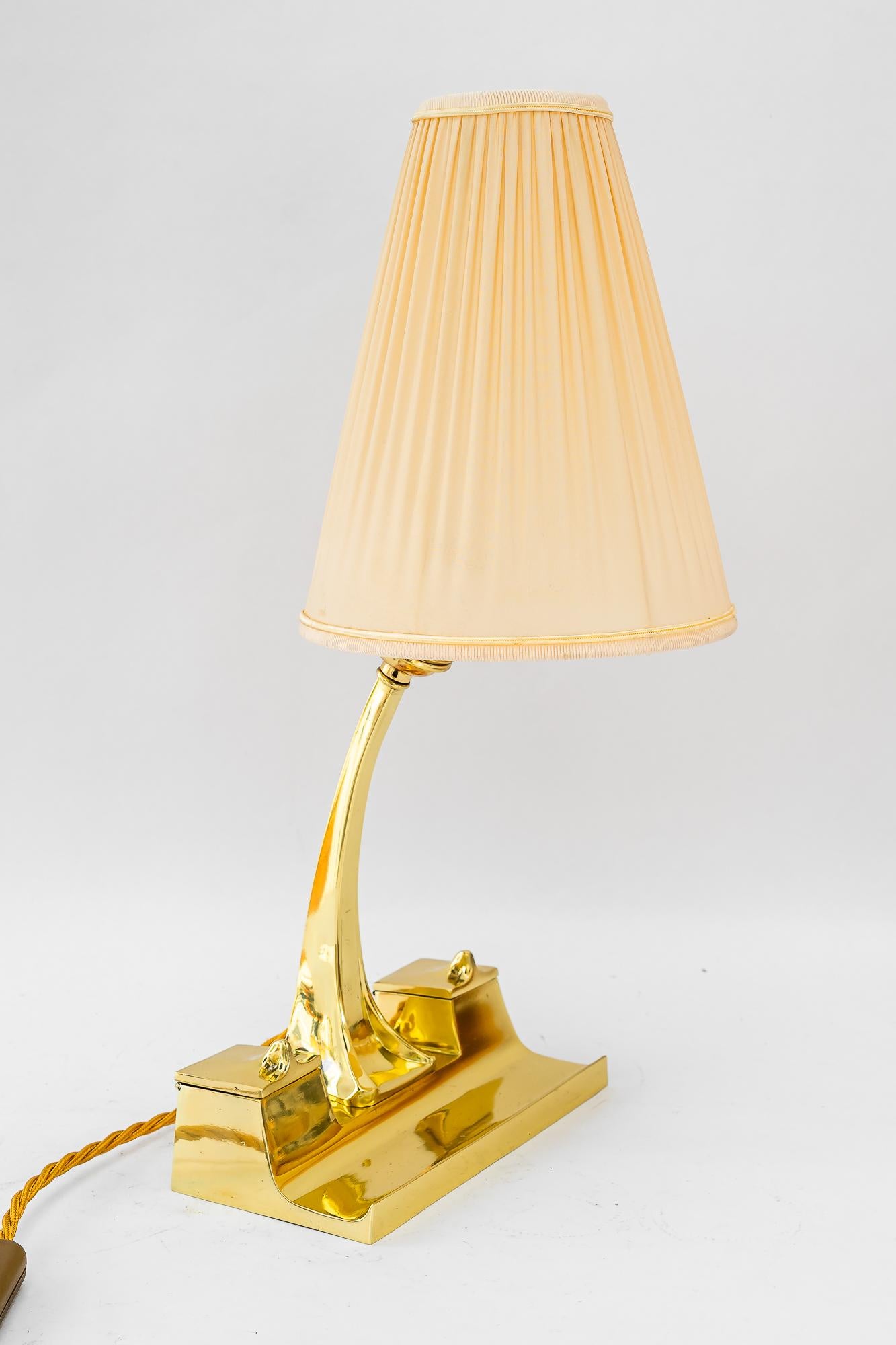 Inizio XX secolo Lampada da tavolo Art Deco con paralume in tessuto vienna 1920 circa in vendita