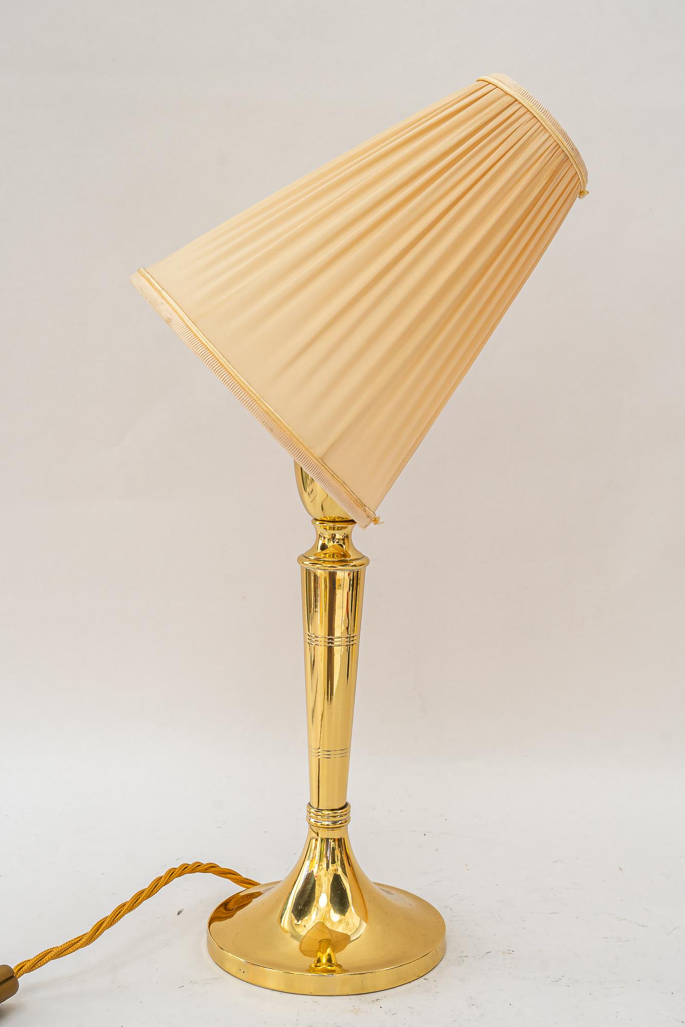 Laiton Lampe de table Art Déco avec abat-jour en tissu vienne vers 1920 en vente