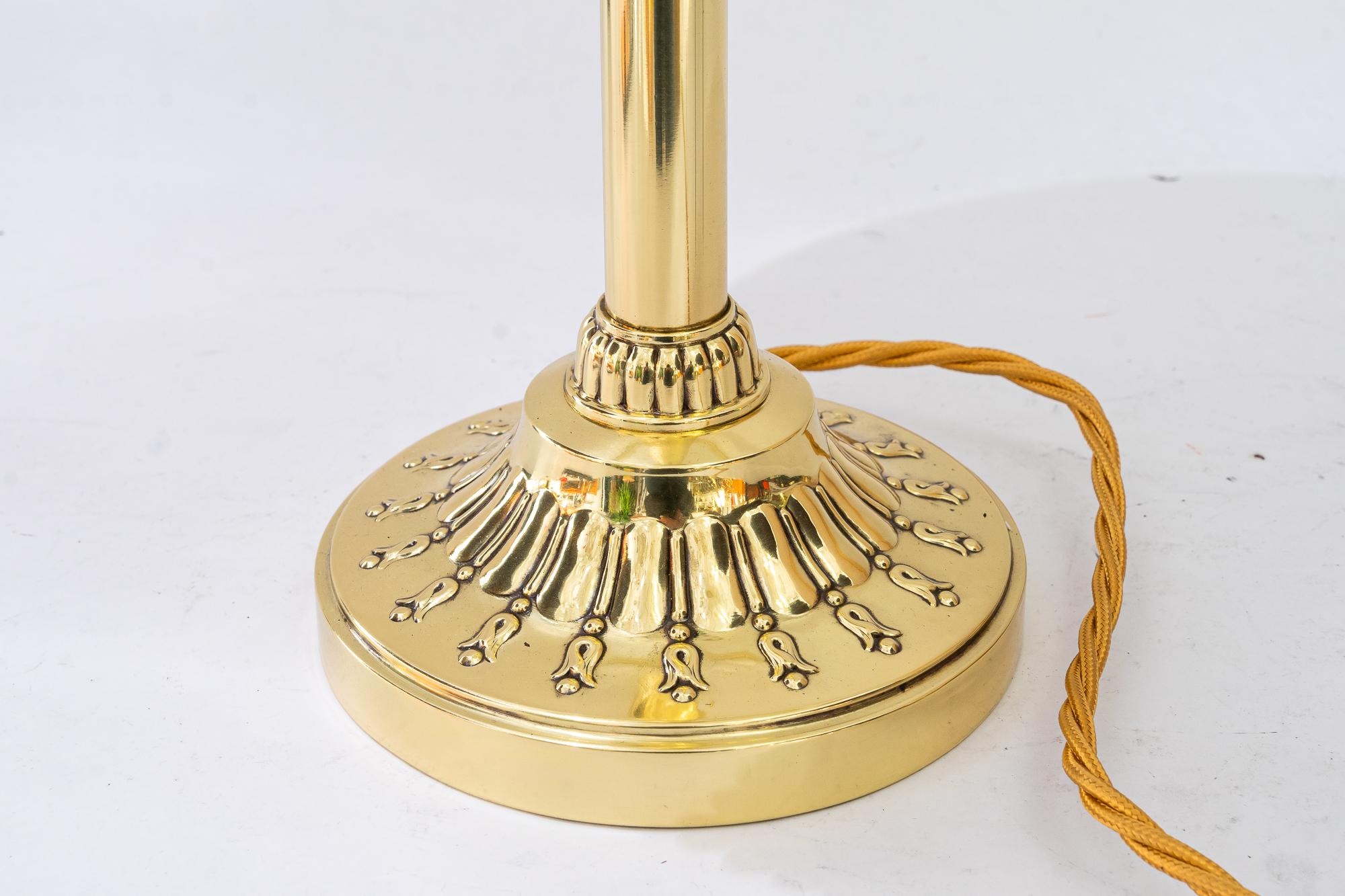 Inizio XX secolo Lampada da tavolo Art Deco con vetro e bacchette di vetro di Vienna intorno agli anni '20 in vendita
