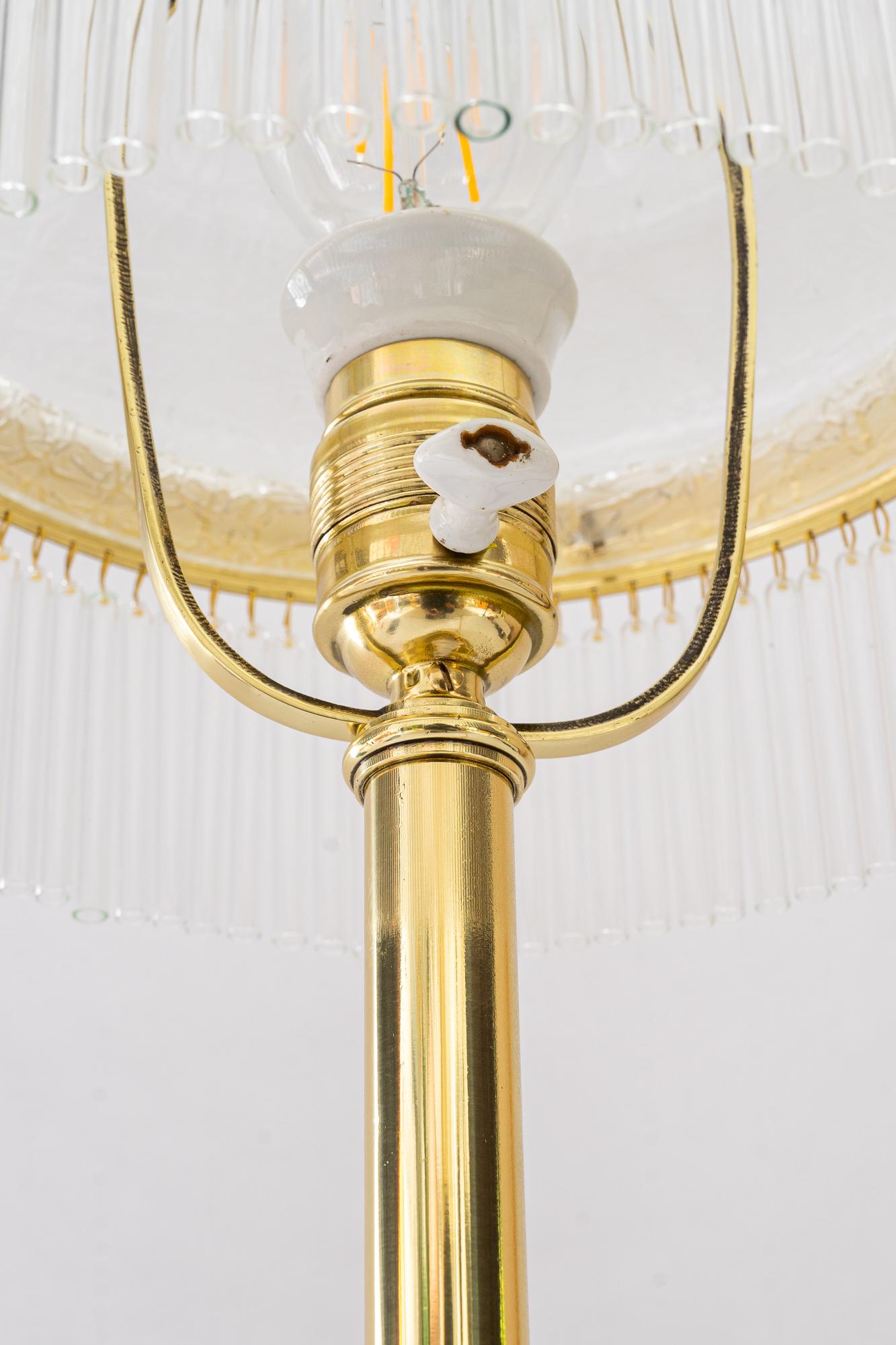 Ottone Lampada da tavolo Art Deco con vetro e bacchette di vetro di Vienna intorno agli anni '20 in vendita