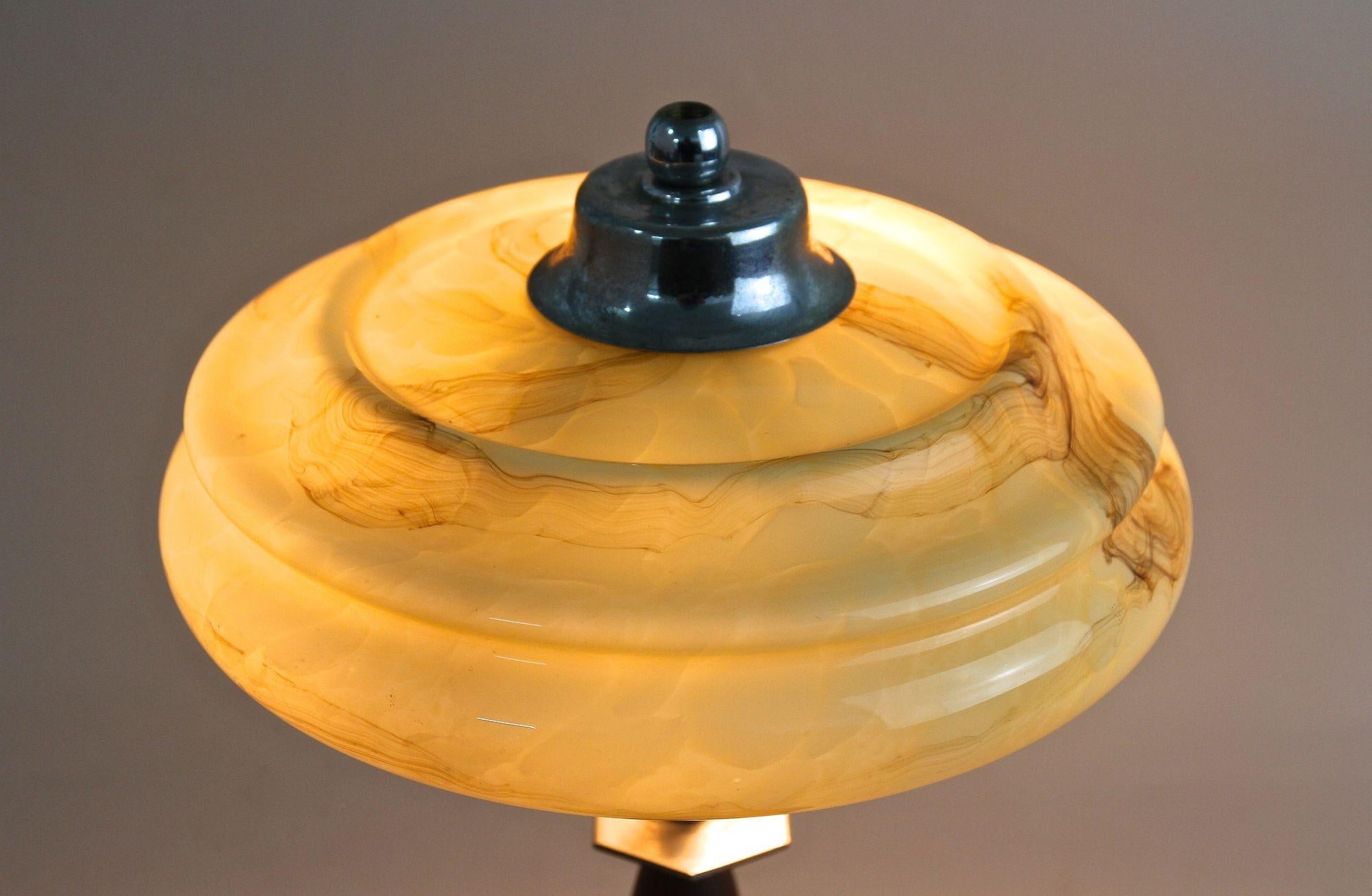 Lampe de bureau Art déco avec abat-jour en verre, 20e siècle, Autriche, vers 1930 en vente 11