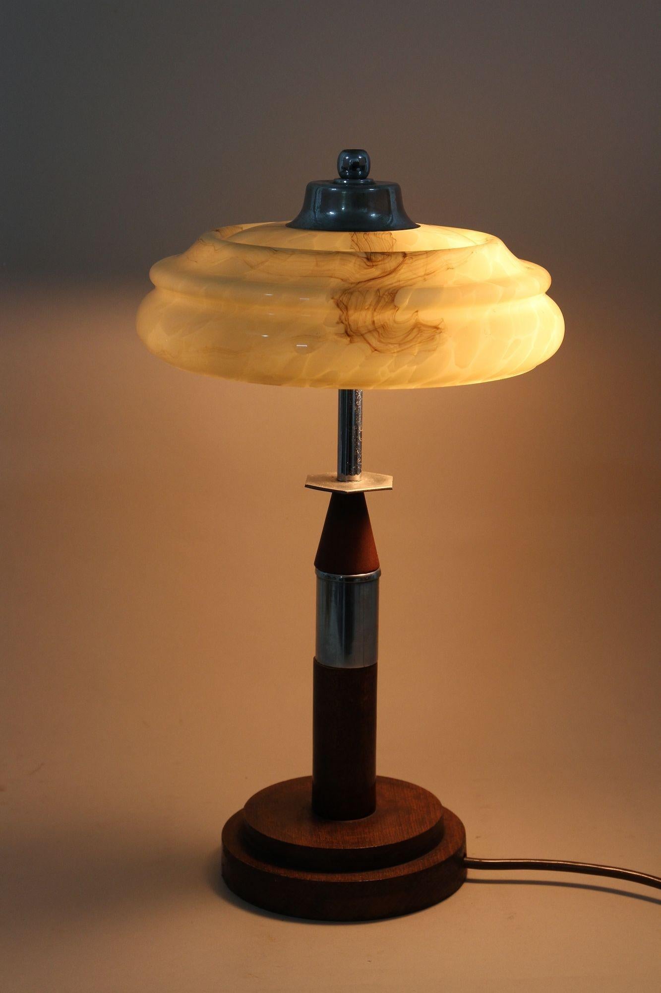 Verre Lampe de bureau Art déco avec abat-jour en verre, 20e siècle, Autriche, vers 1930 en vente