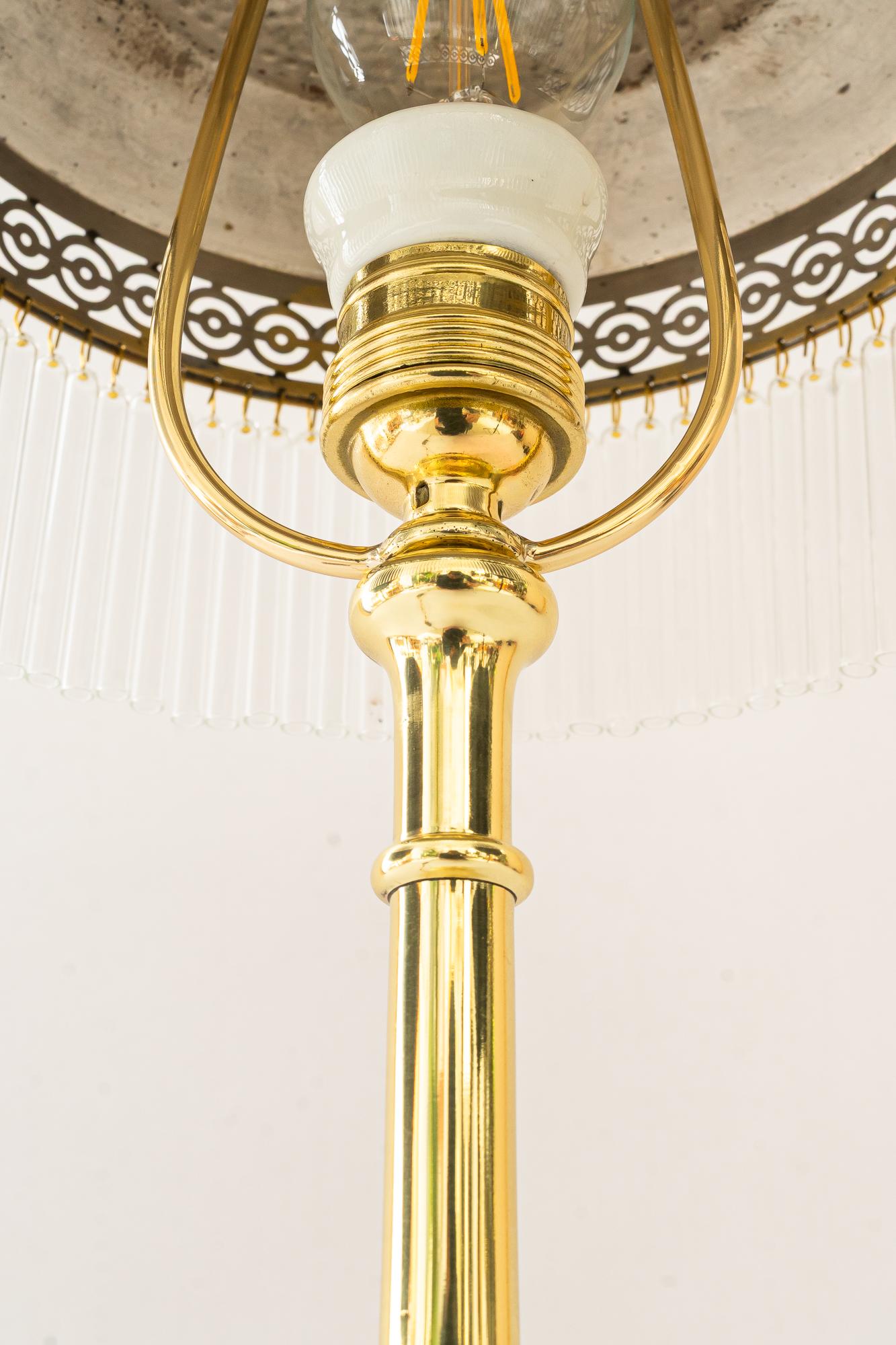 Laiton Lampe de table art déco avec baguettes en verre vienne vers 1920 en vente