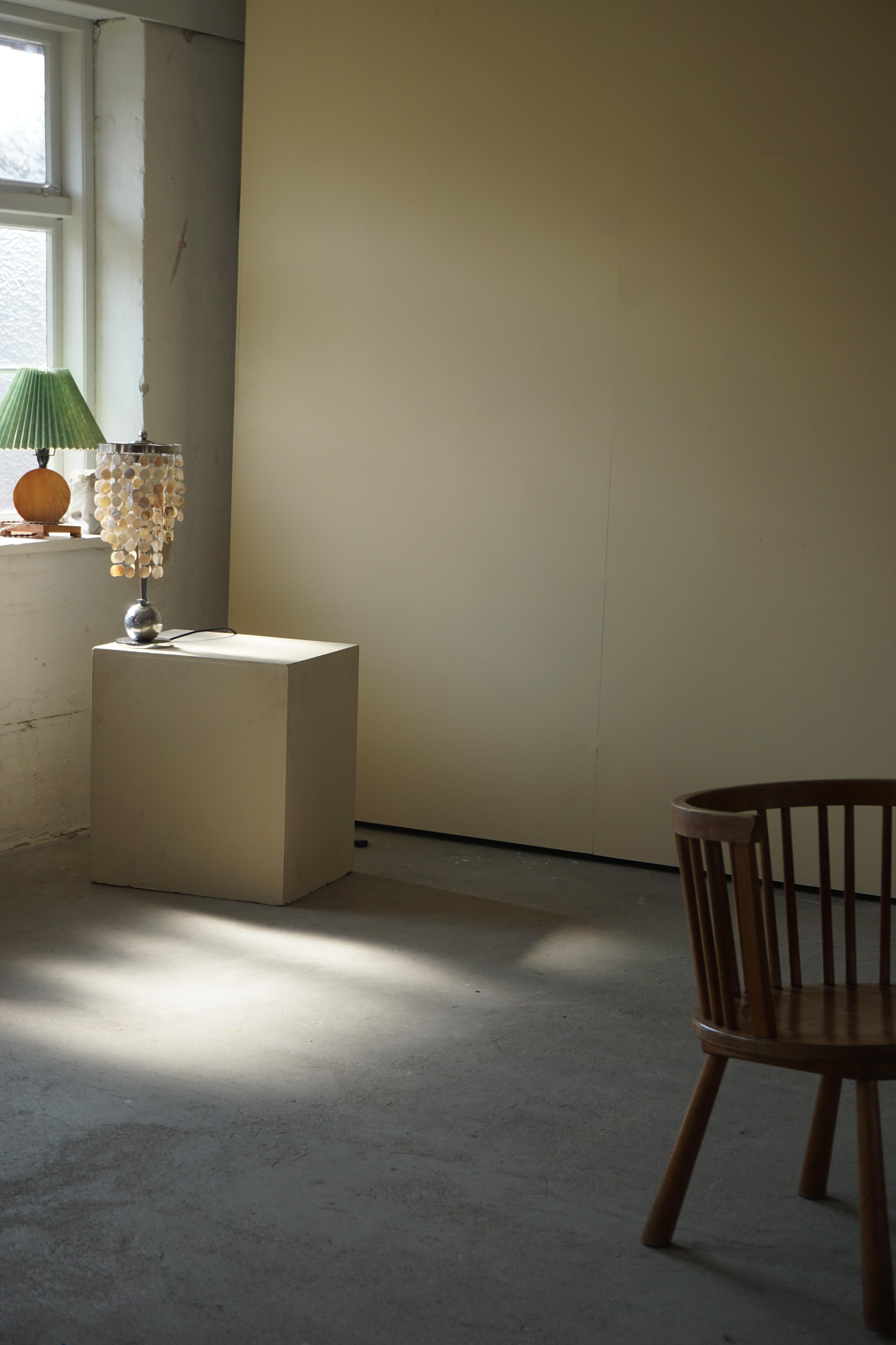 Français Lampe de table Art déco avec plateau en nacre et cadre de style Funkis en vente