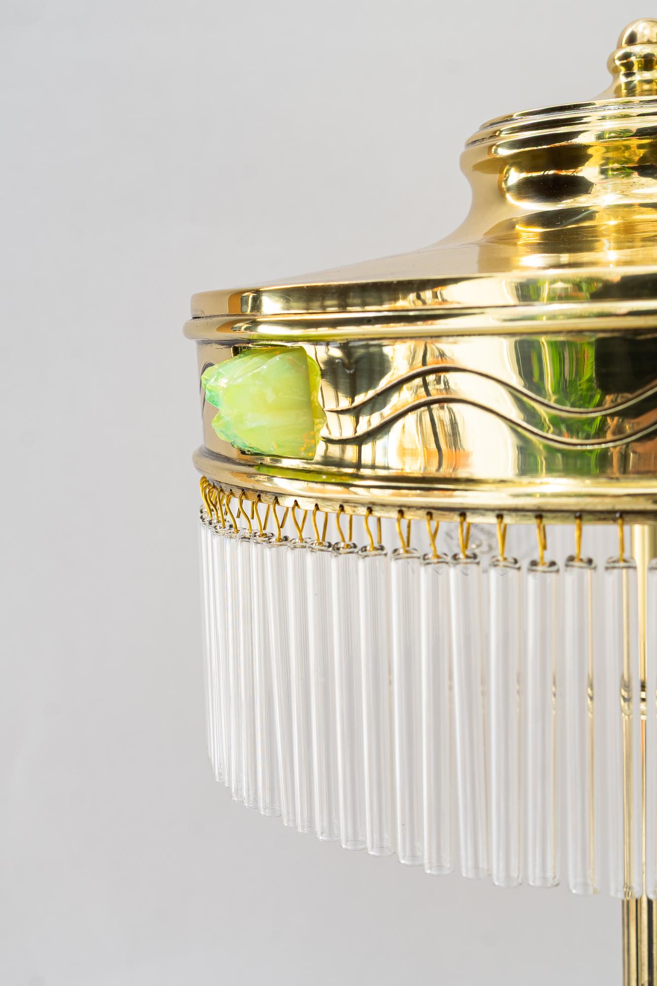 Art Deco Tischlampe mit original Opalglas Steinen Wien um 1920 (Österreichisch) im Angebot