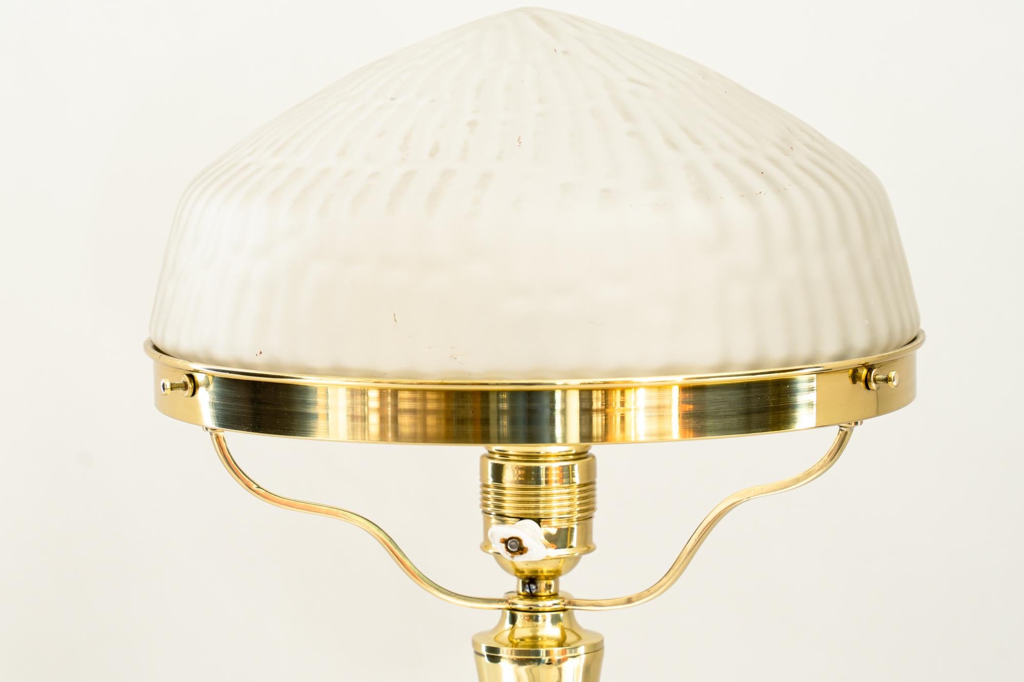 Début du 20ème siècle Lampe de bureau Art Déco avec abat-jour en verre d'origine vers les années 1920 en vente