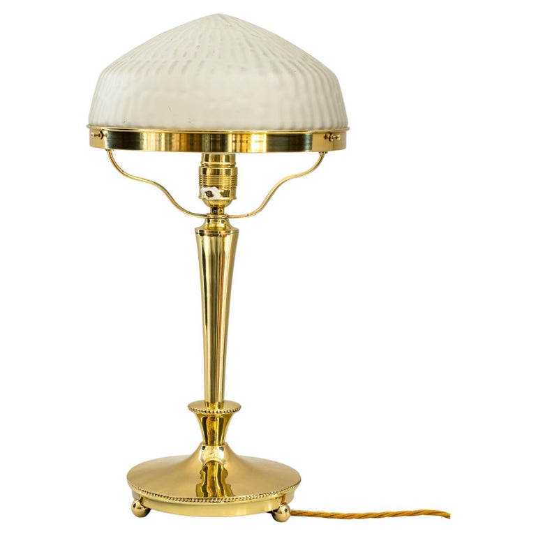 Lampe de bureau Art Déco avec abat-jour en verre d'origine vers les années  1920 En vente sur 1stDibs