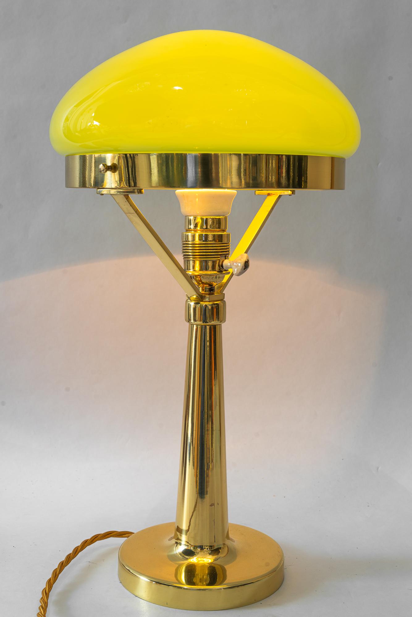 Art Deco Table lamp with original green opal glass vienna around 1920s en venta 3
