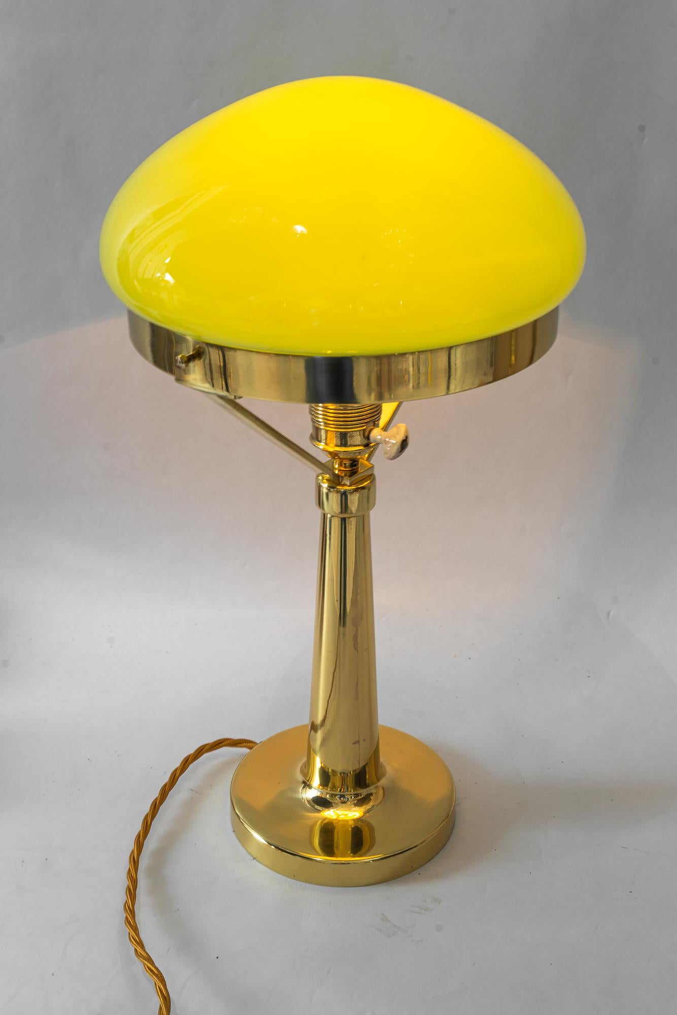 Art Deco Table lamp with original green opal glass vienna around 1920s en venta 4