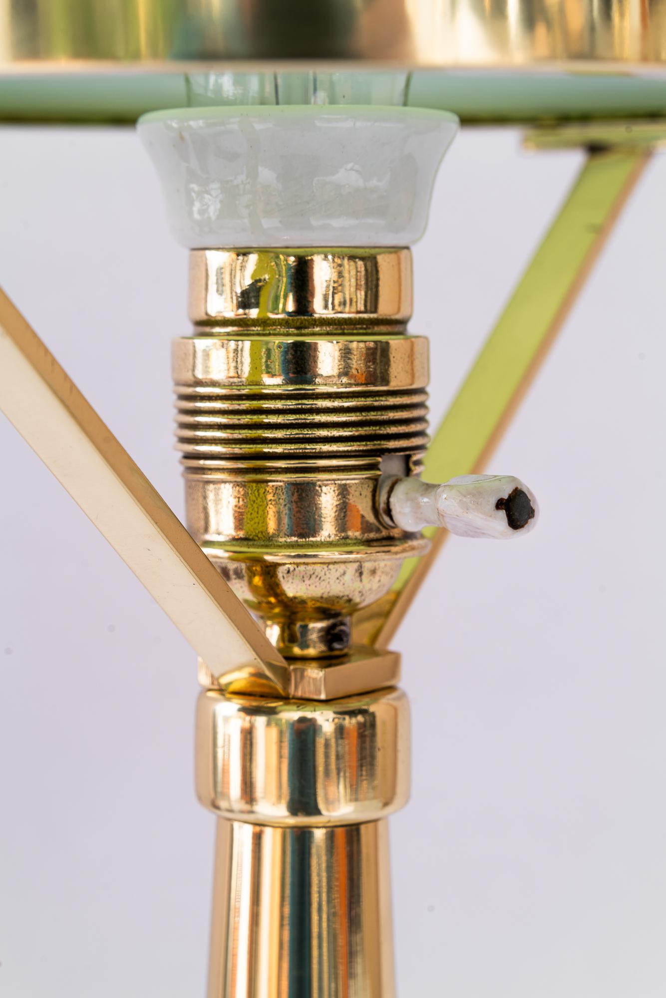 Art Deco Table lamp with original green opal glass vienna around 1920s Austríaco en venta