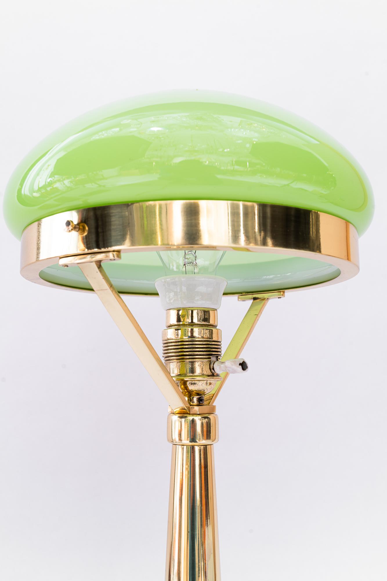 Art Deco Table lamp with original green opal glass vienna around 1920s en Bueno estado para la venta en Wien, AT