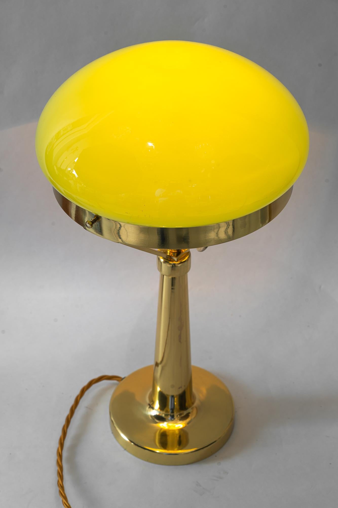 Art Deco Table lamp with original green opal glass vienna around 1920s en venta 1