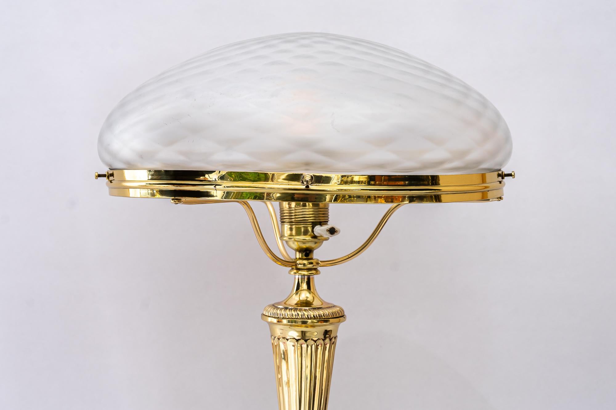 Autrichien Lampe de table Art Déco avec abat-jour en verre ancien d'origine vienne vers 1920 en vente