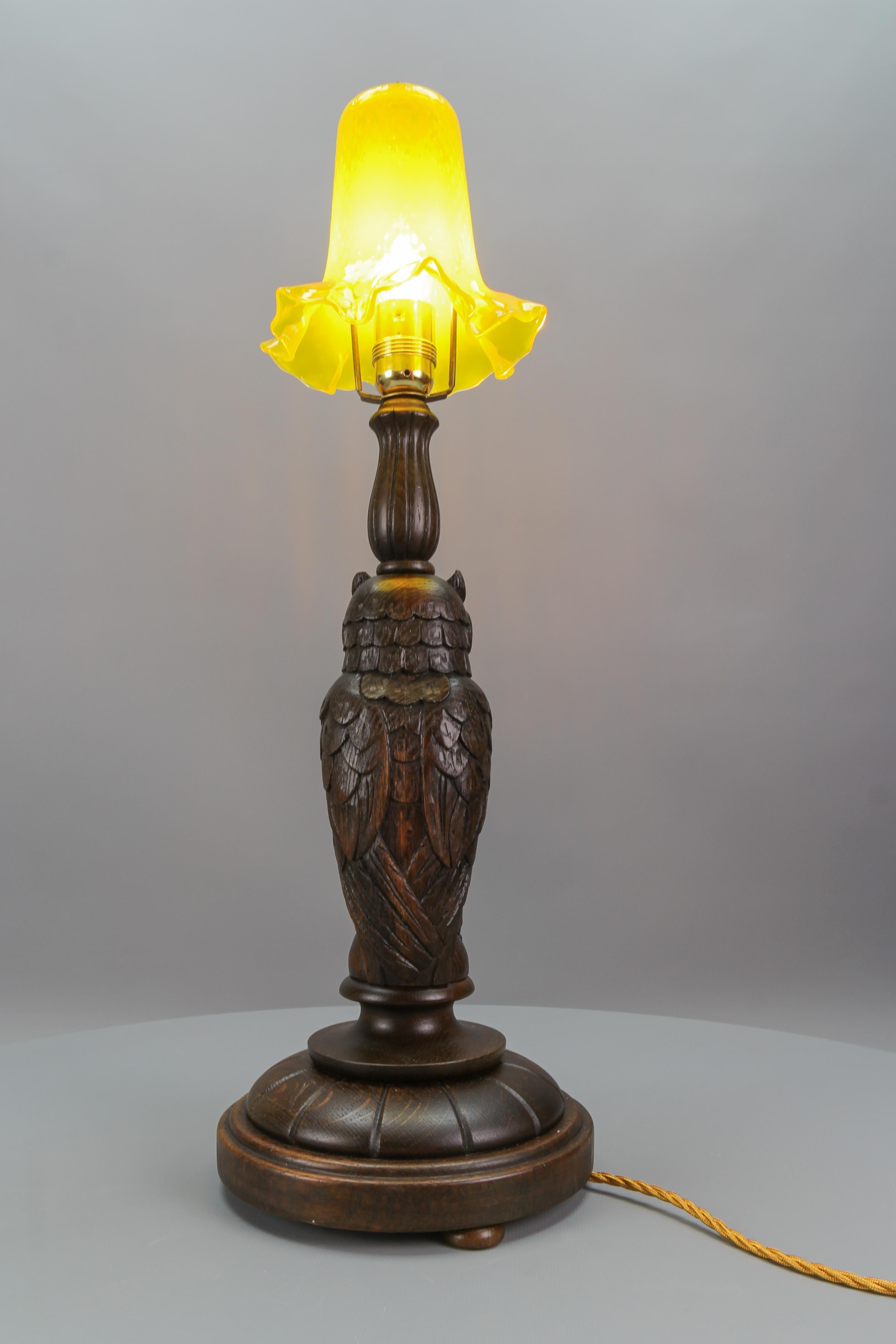 Art Deco Table Lamp with Owl Sculpture and Yellow Glass Lampshade, ca. 1920 For Sale 3