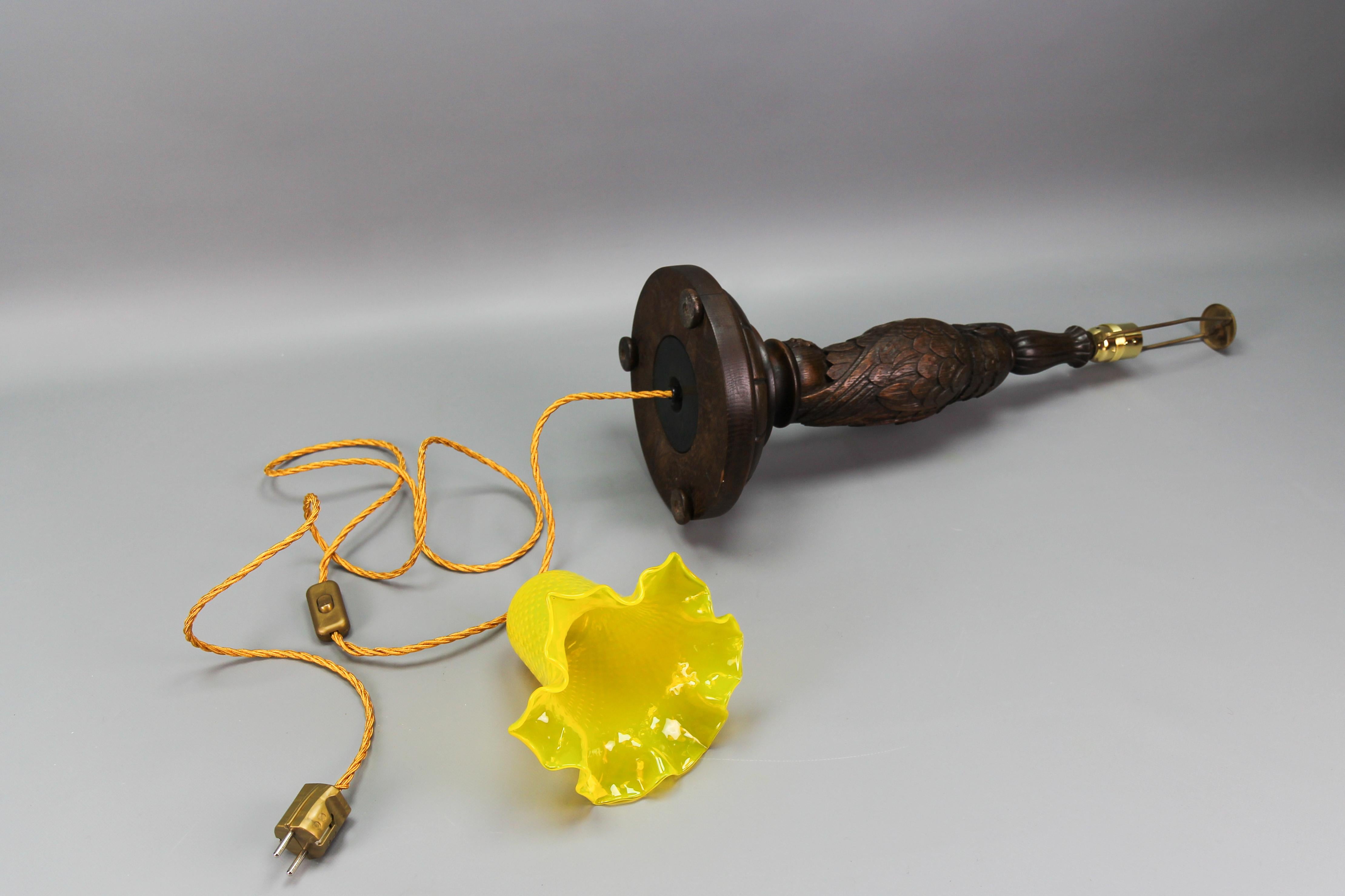 Art Deco Table Lamp with Owl Sculpture and Yellow Glass Lampshade, ca. 1920 For Sale 9