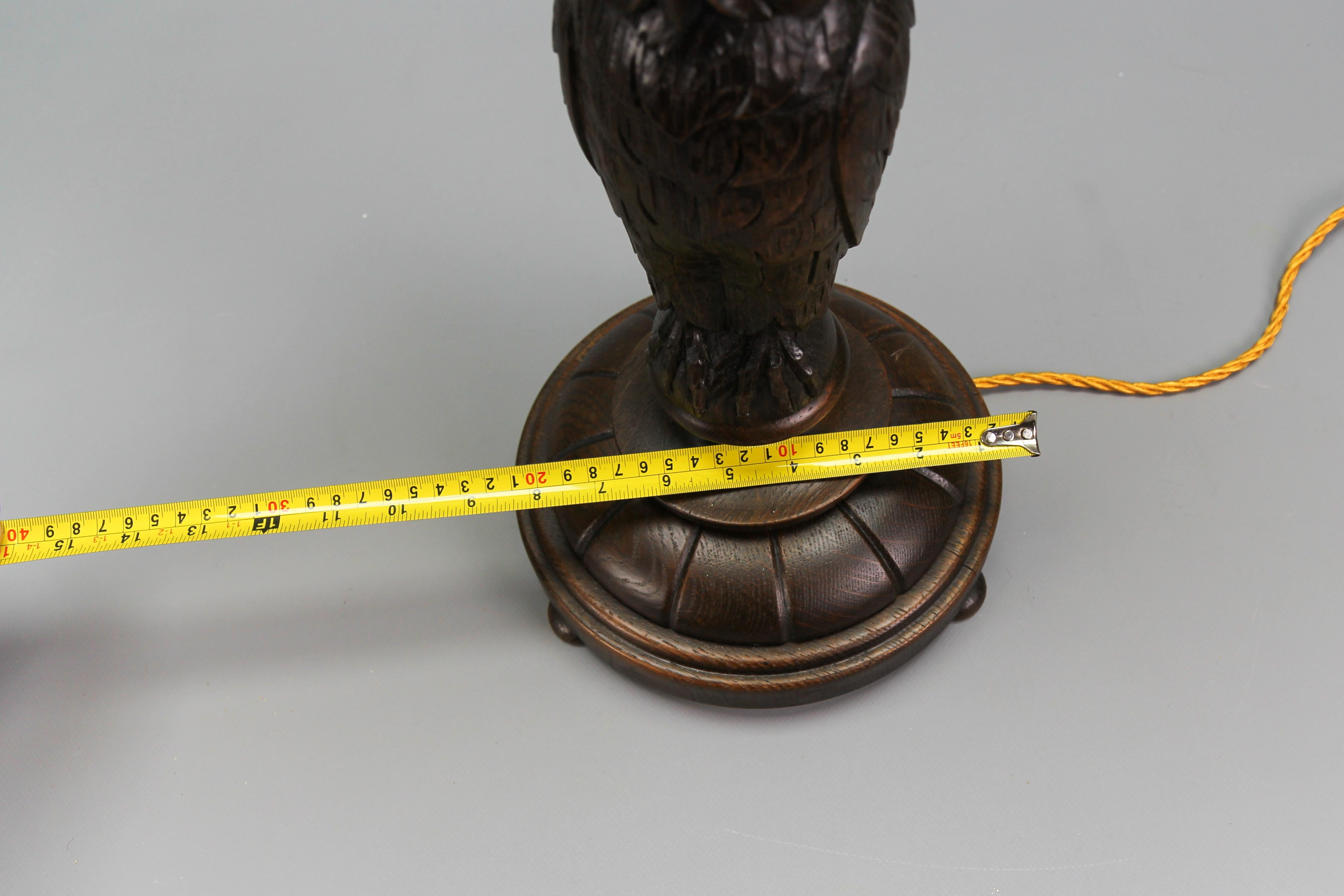 Art Deco Table Lamp with Owl Sculpture and Yellow Glass Lampshade, ca. 1920 For Sale 10