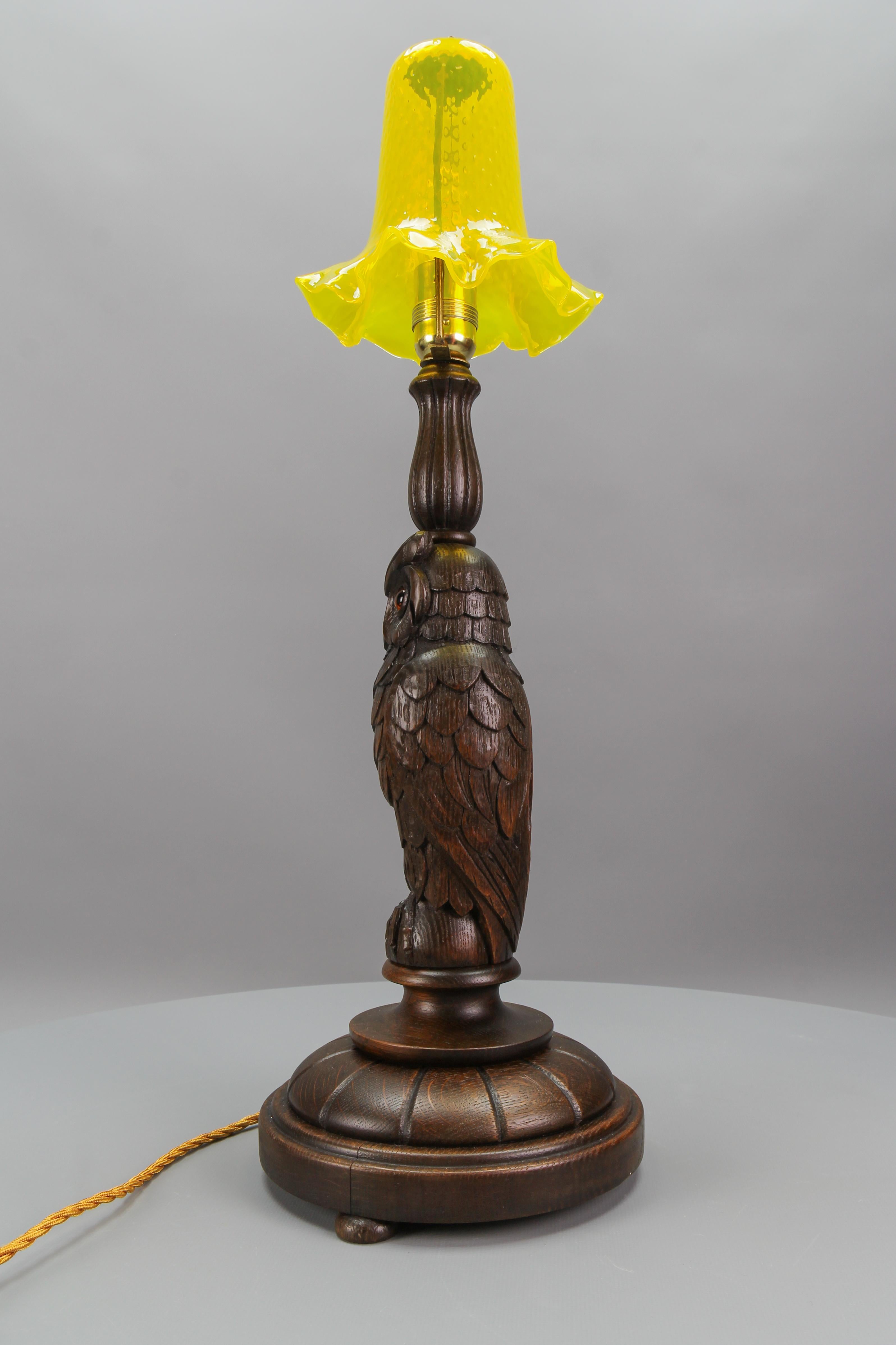 Art Deco Table Lamp with Owl Sculpture and Yellow Glass Lampshade, ca. 1920 For Sale 12