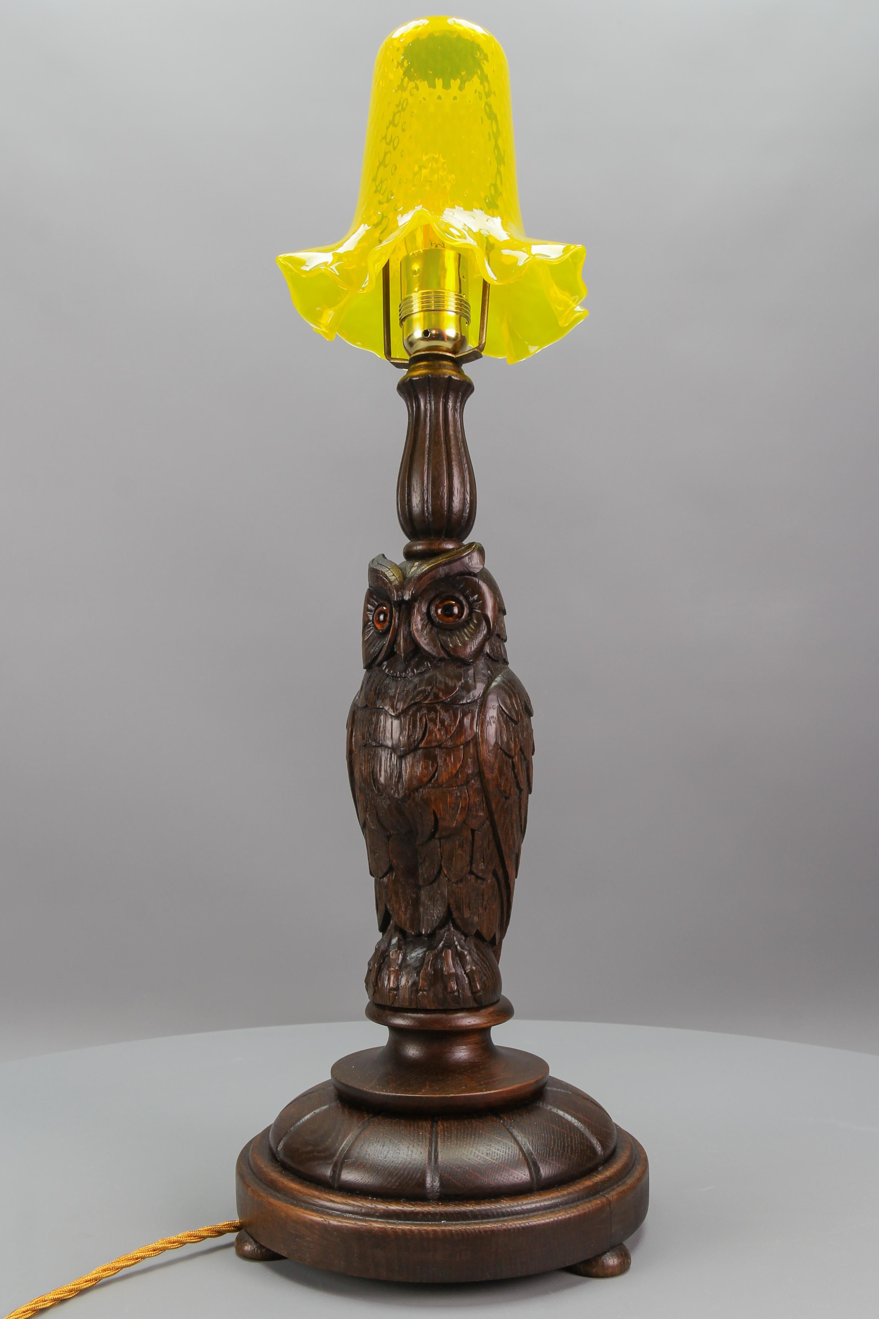 Art Deco Table Lamp with Owl Sculpture and Yellow Glass Lampshade, ca. 1920 For Sale 13