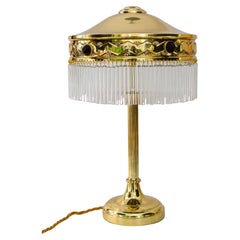 Lampada da tavolo Art Deco con vetro opalino rosso sul paralume e bastoncini di vetro anni '20