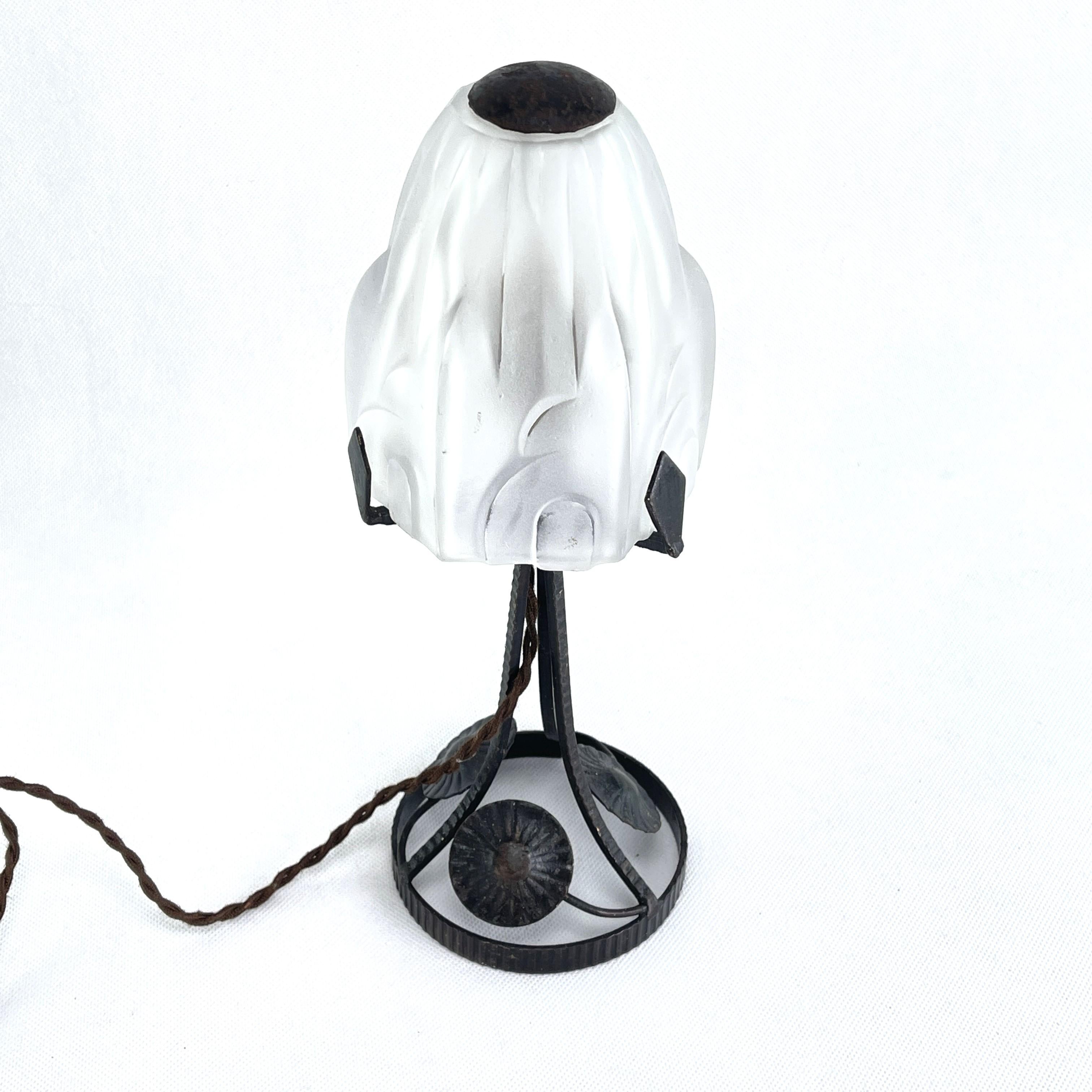 Art Deco Table Lamp - 1930s

A wonderful French 1930s Art Deco table lamps. The lamp has a black metal base and a pressed glass lampshade. This table lamp is an absolute design classic from the ART DECOS period.

The lamp gives a very pleasant