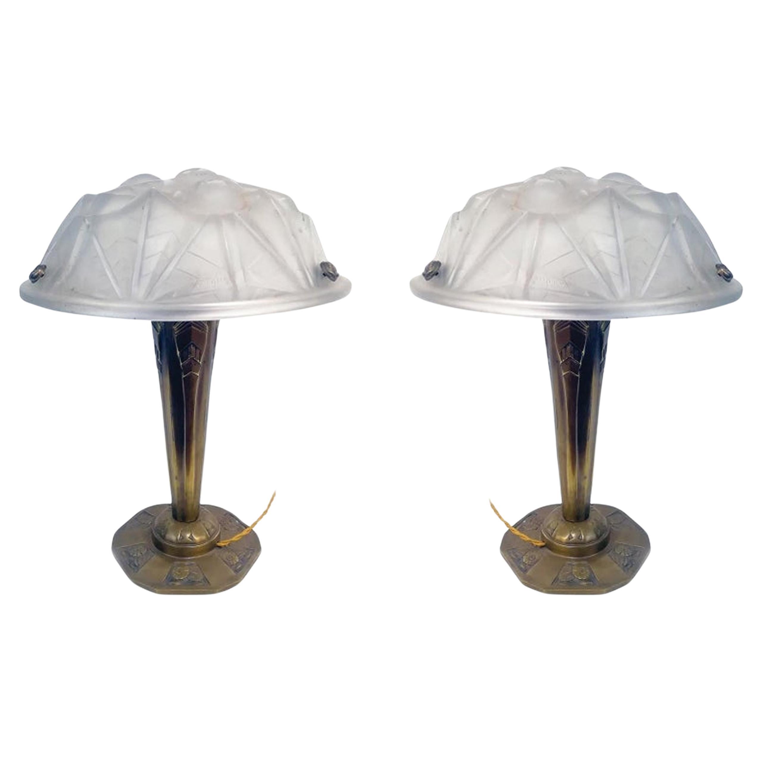 Paar französische Art-Déco-Tischlampen:: signiert "Degué"