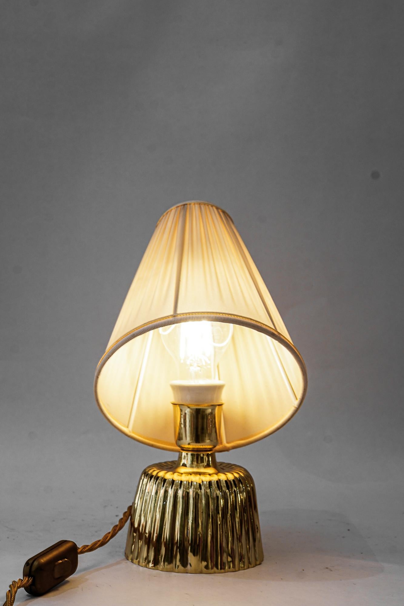 Art deco tischlampen mit stoffschirmen wien um 1920er (Messing) im Angebot