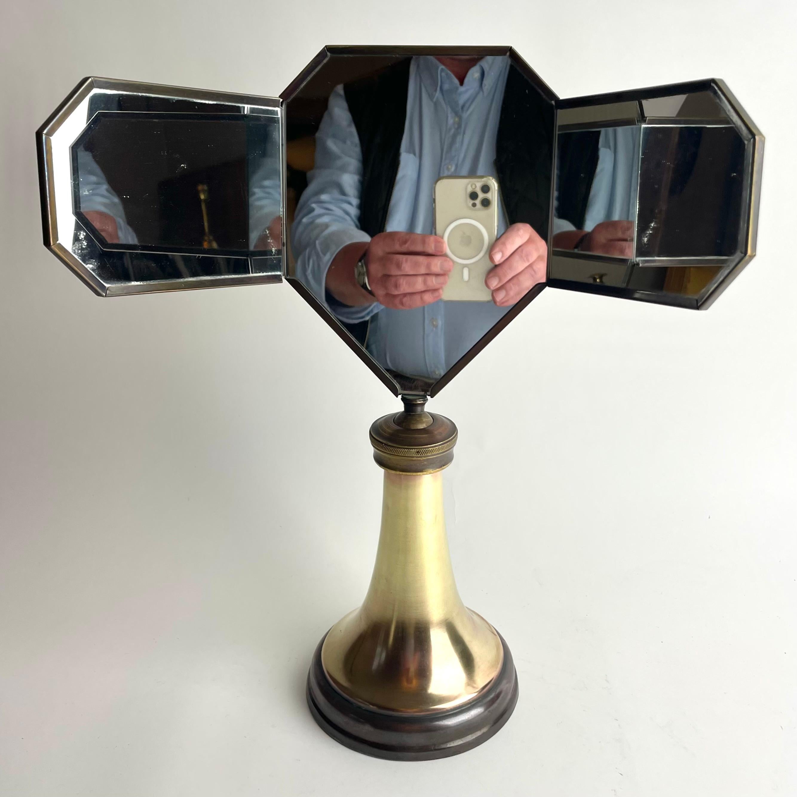 Début du 20ème siècle Art Deco Mirror de table en laiton poli et patiné, vers 1920 en vente