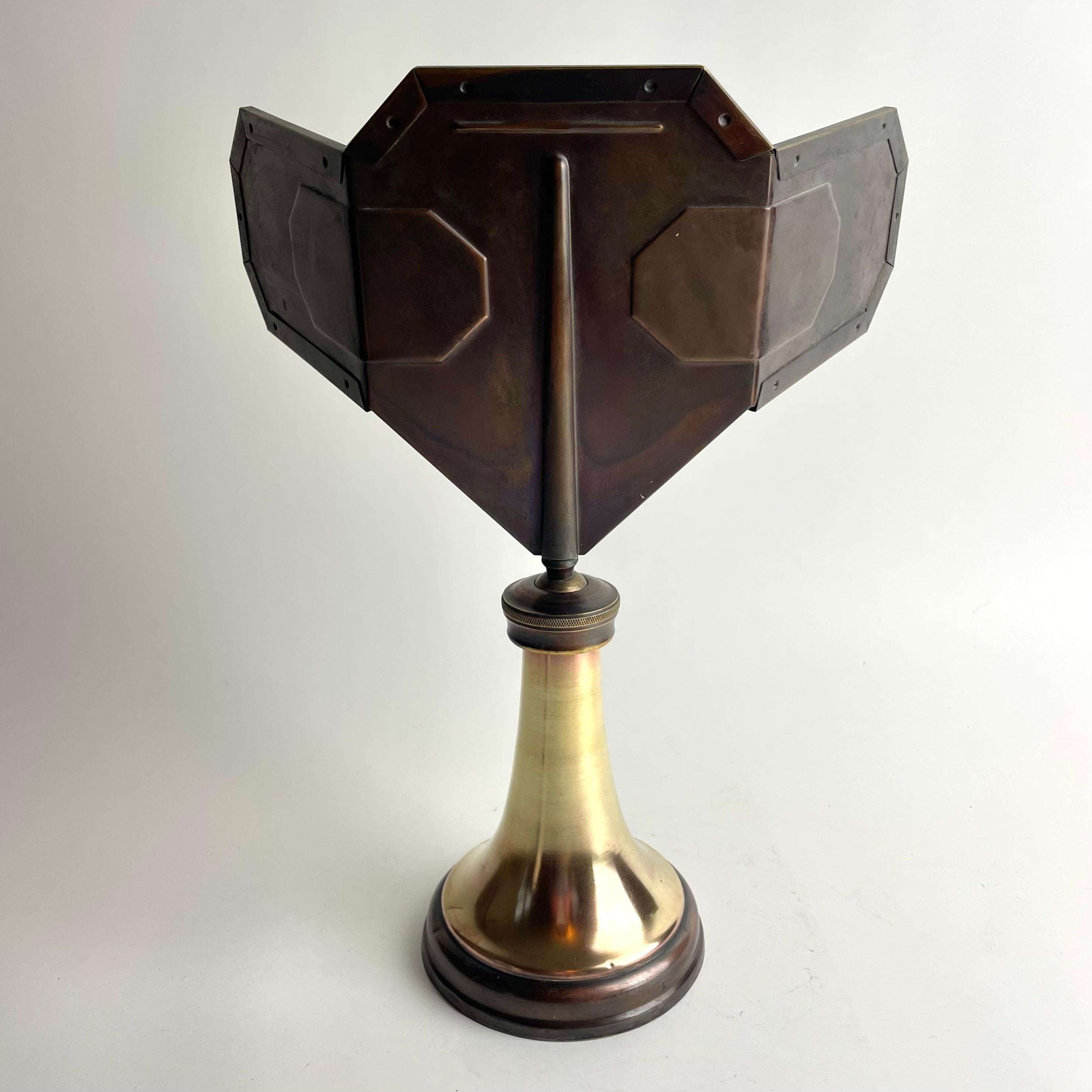 Art Deco Mirror de table en laiton poli et patiné, vers 1920 en vente 1