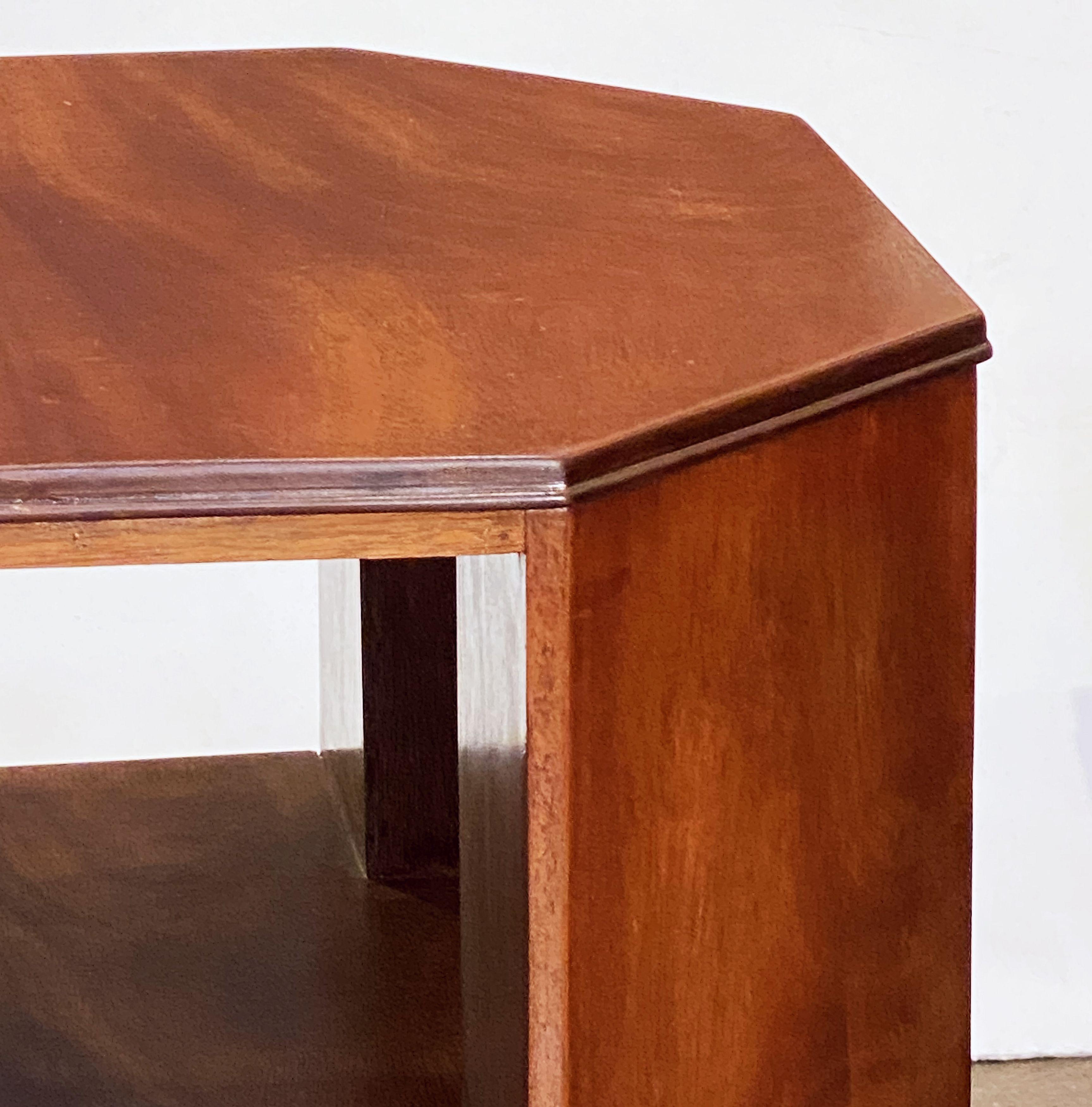 Art Deco Table of Mahogany from England 12