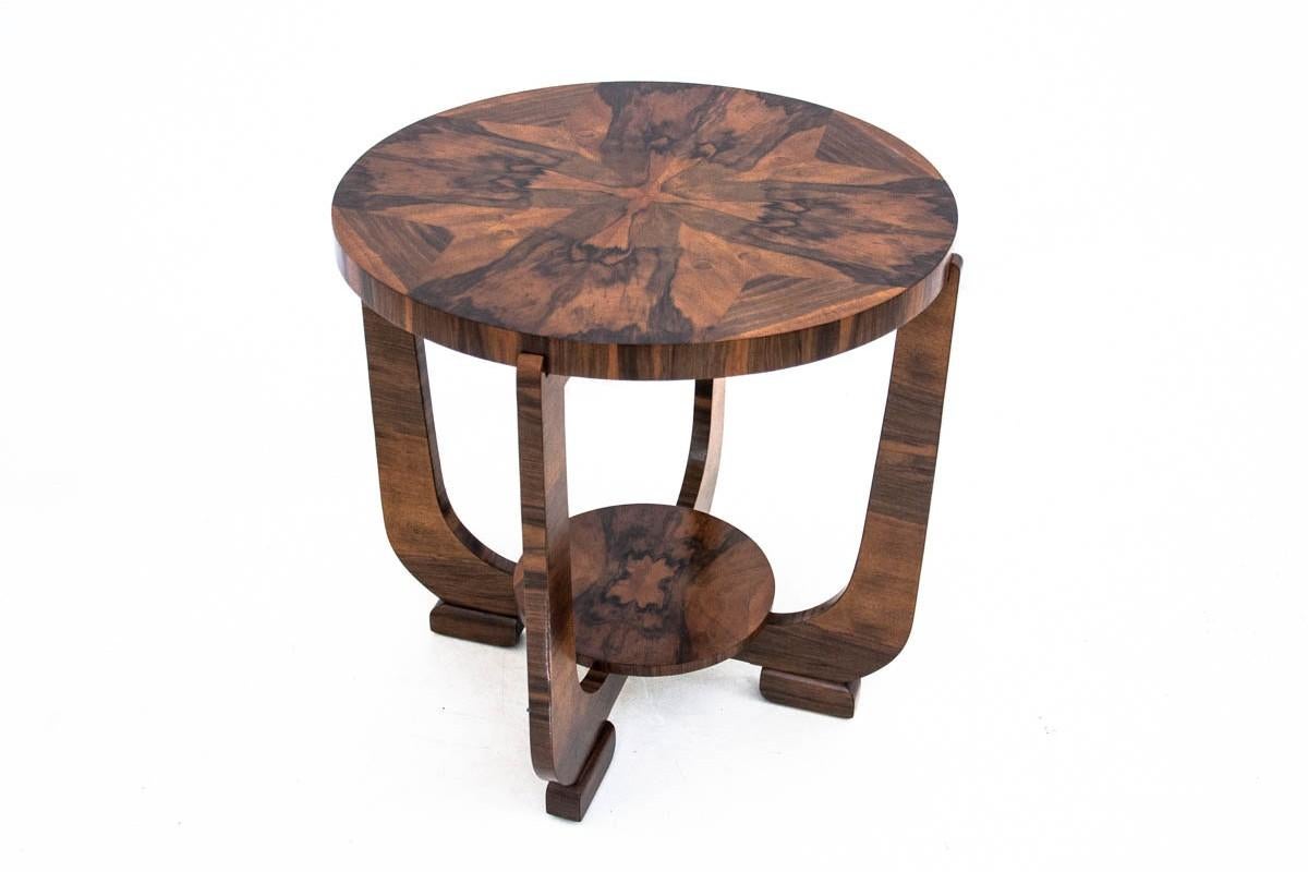 Round Art Deco table from the mid-20th century. Furniture in very good condition, after professional renovation.

Dimensions: height 61 cm / diameter 62 cm.