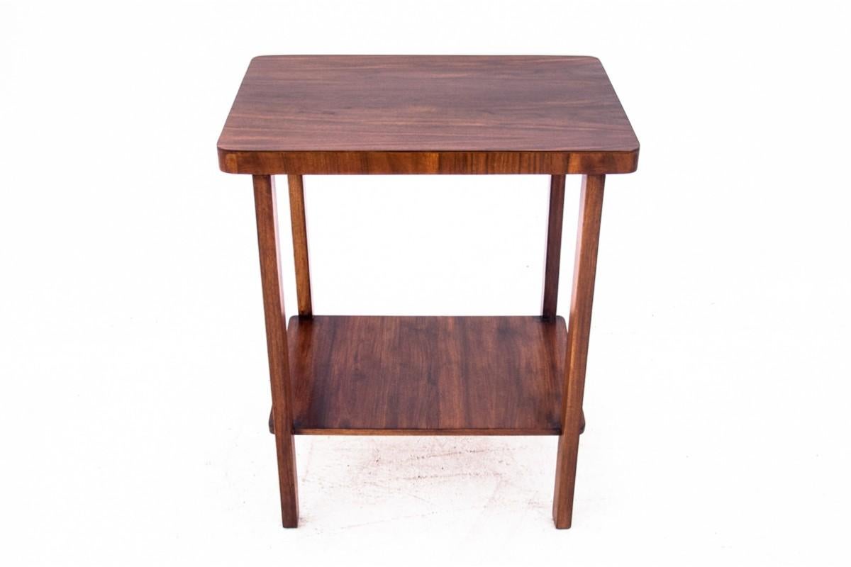 Tavolo Art Deco degli anni '1950. Mobili in ottime condizioni, dopo una ristrutturazione professionale.

Dimensioni: altezza 80 cm / larghezza 65 cm / profondità 45 cm