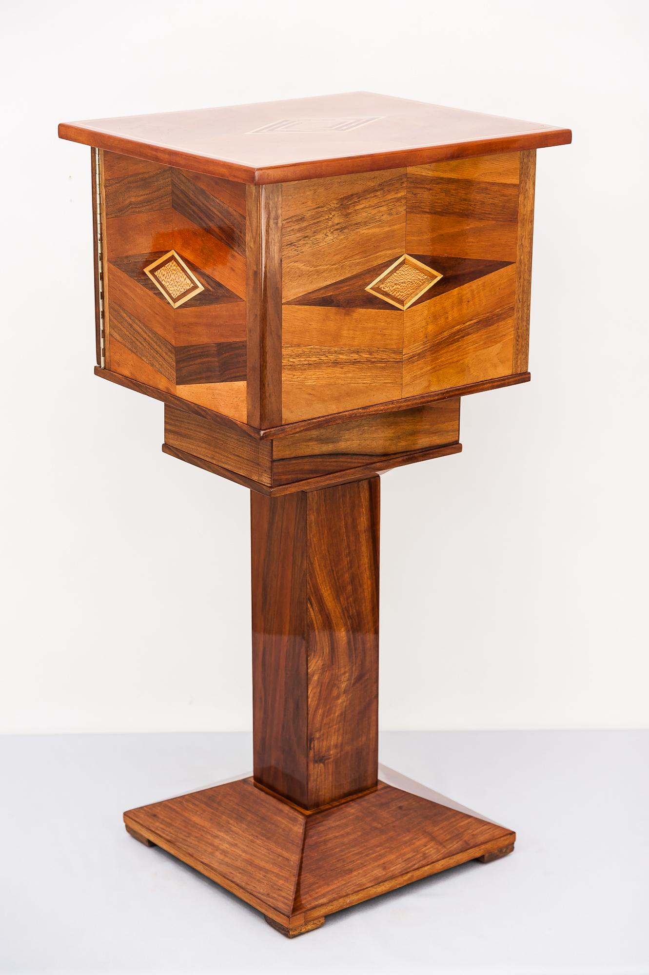 Nutwood Art Deco Table with 4 Drawers Execution in Polished Nut Wood with Inlay, 1920s