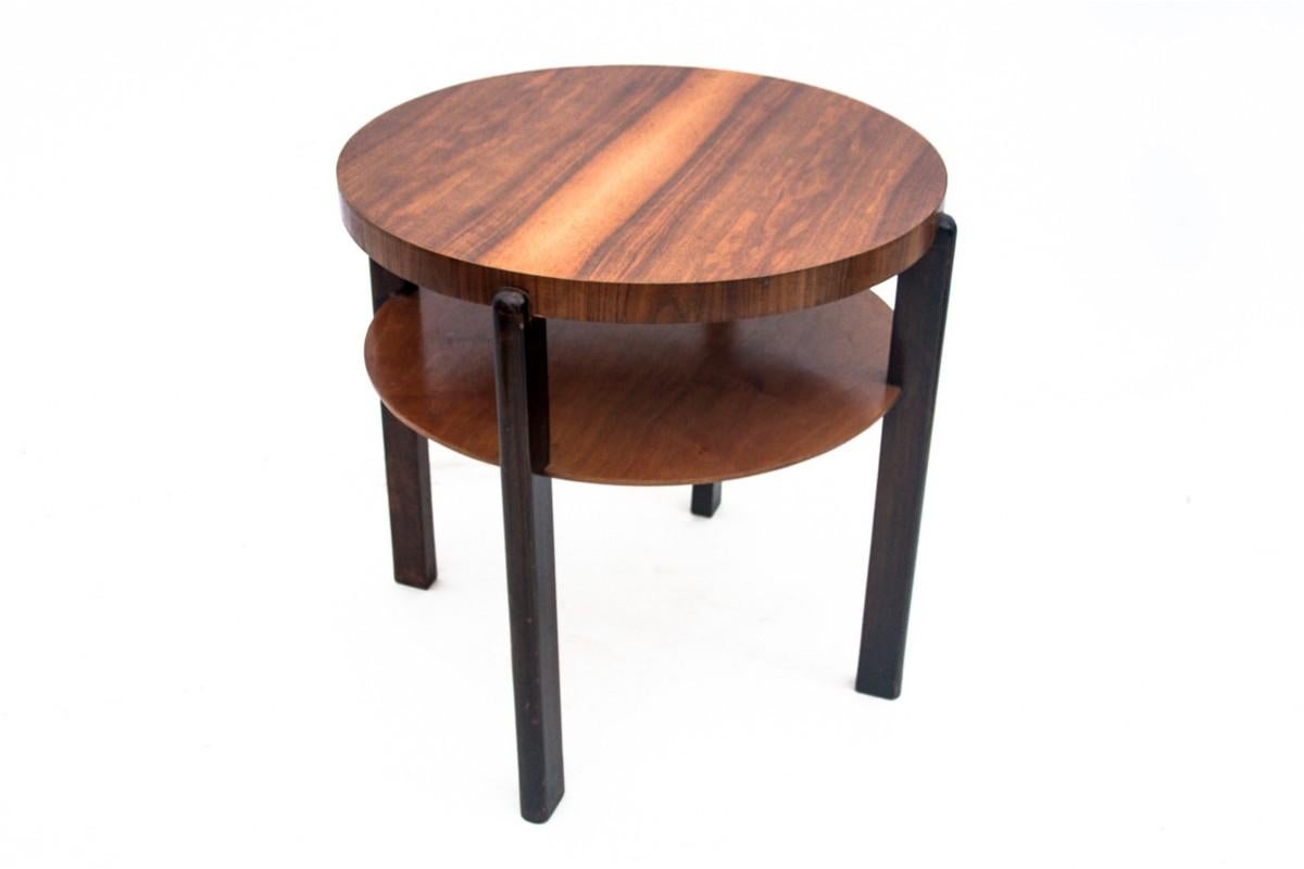 Polish Art Deco table with a round top, Poland, 1940s. For Sale