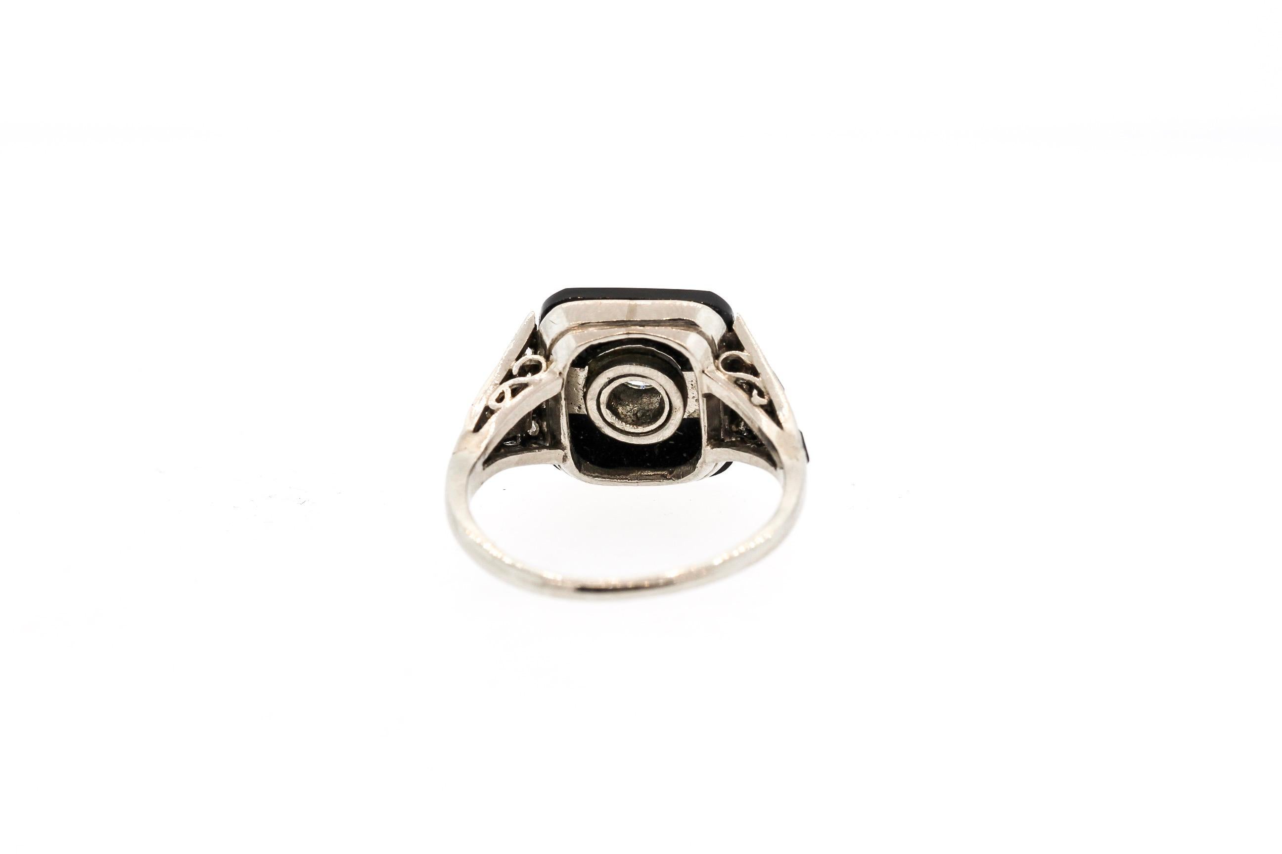 Art Deco Tablet Cut Onyx Diamond Platinum Ring In Good Condition In New York, NY