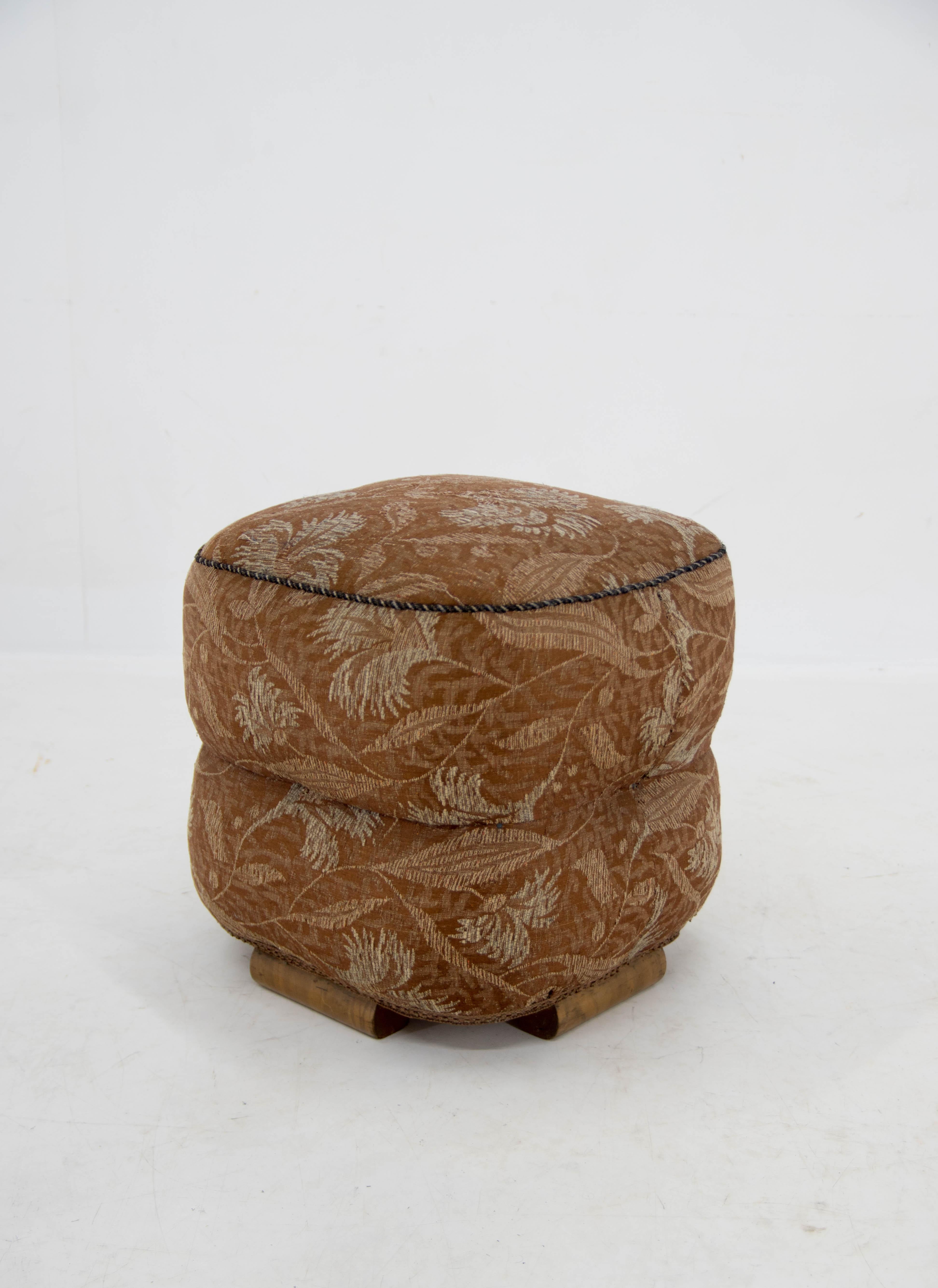 Art Deco tabouret with floral motif made in Czechoslovakia in 1930s
Made of wood, fabric. Condition of the upholstery according to age..
Sturdy and stabile.