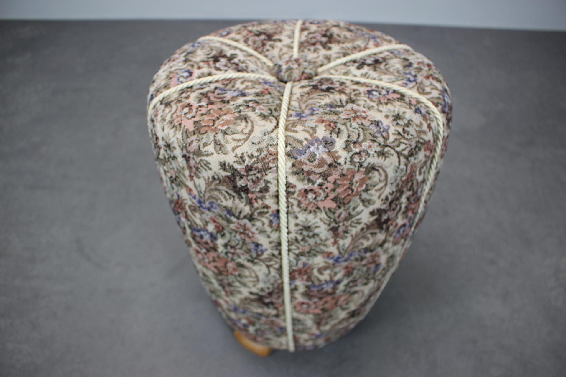 Milieu du XXe siècle Tabouret Art déco am designs par Jindřich Halabala, années 1940 en vente