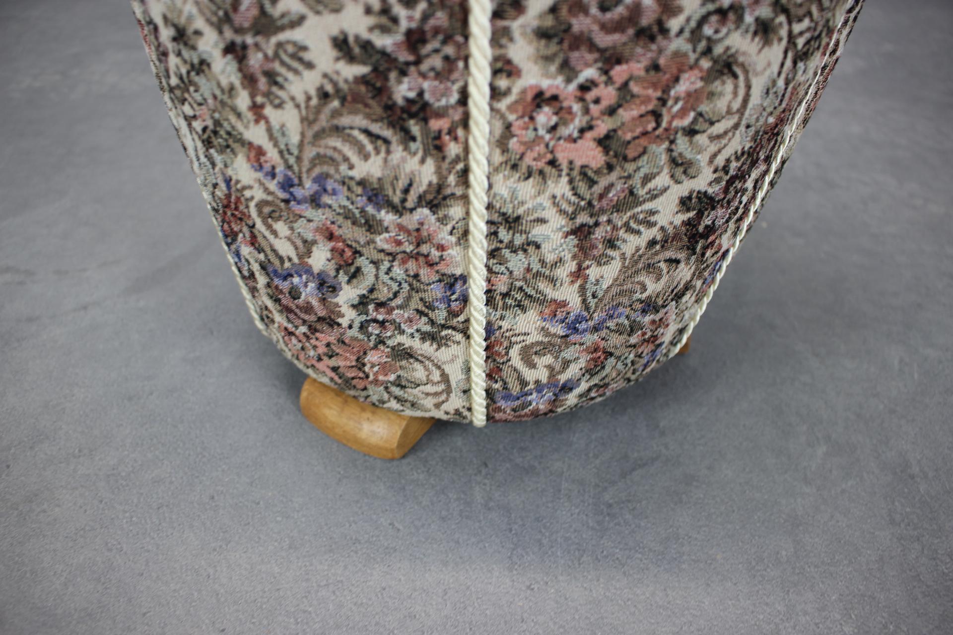 Tissu Tabouret Art déco am designs par Jindřich Halabala, années 1940 en vente