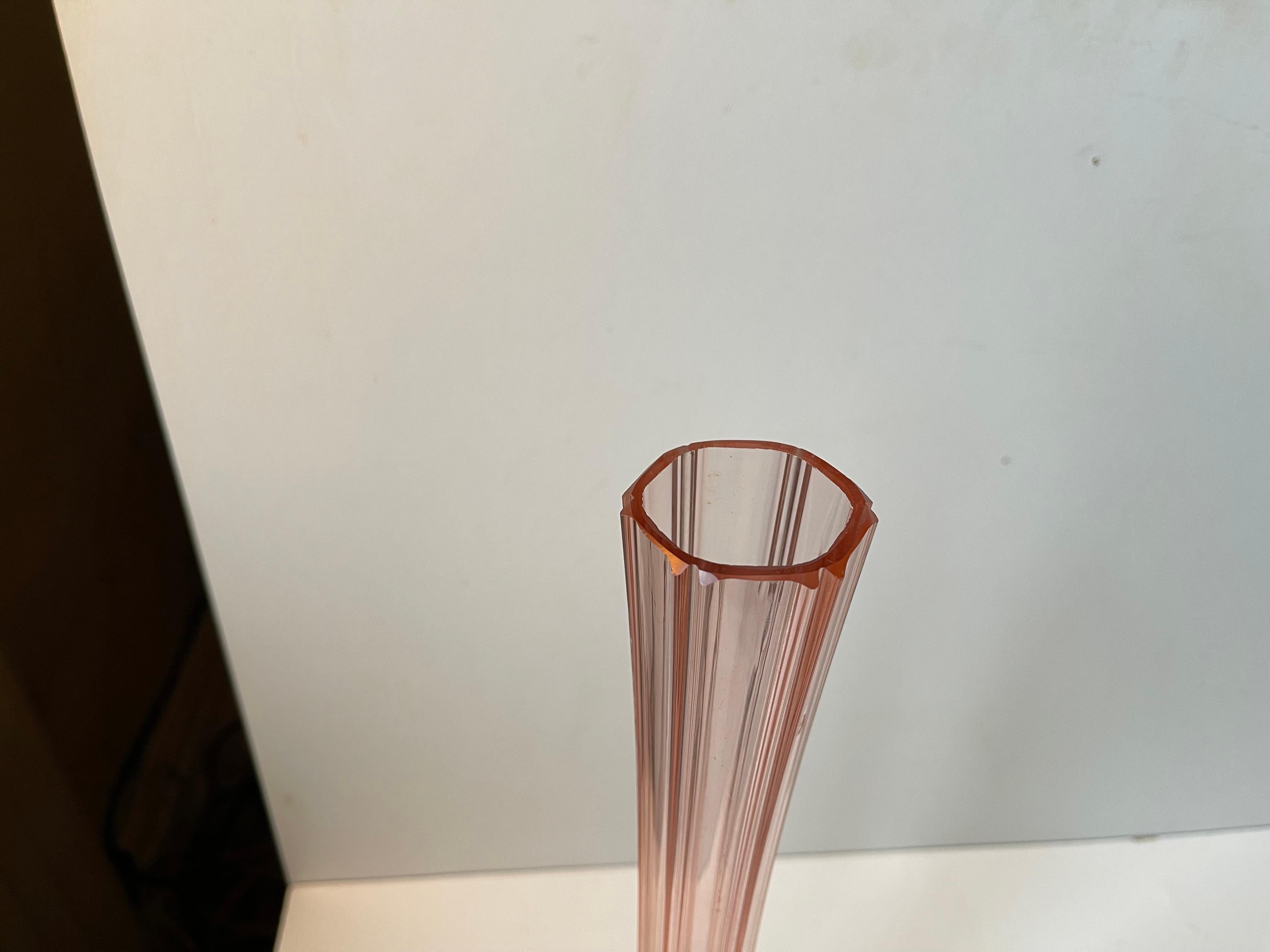 XX secolo Vaso alto francese in vetro rosa e verde Art Déco, anni '20 in vendita