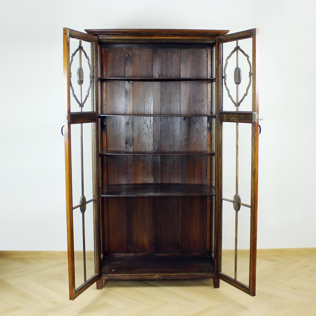 Art Deco Tall Showcase in Oak and Glass, Czechoslovakia, 1910s In Excellent Condition In Zohor, SK