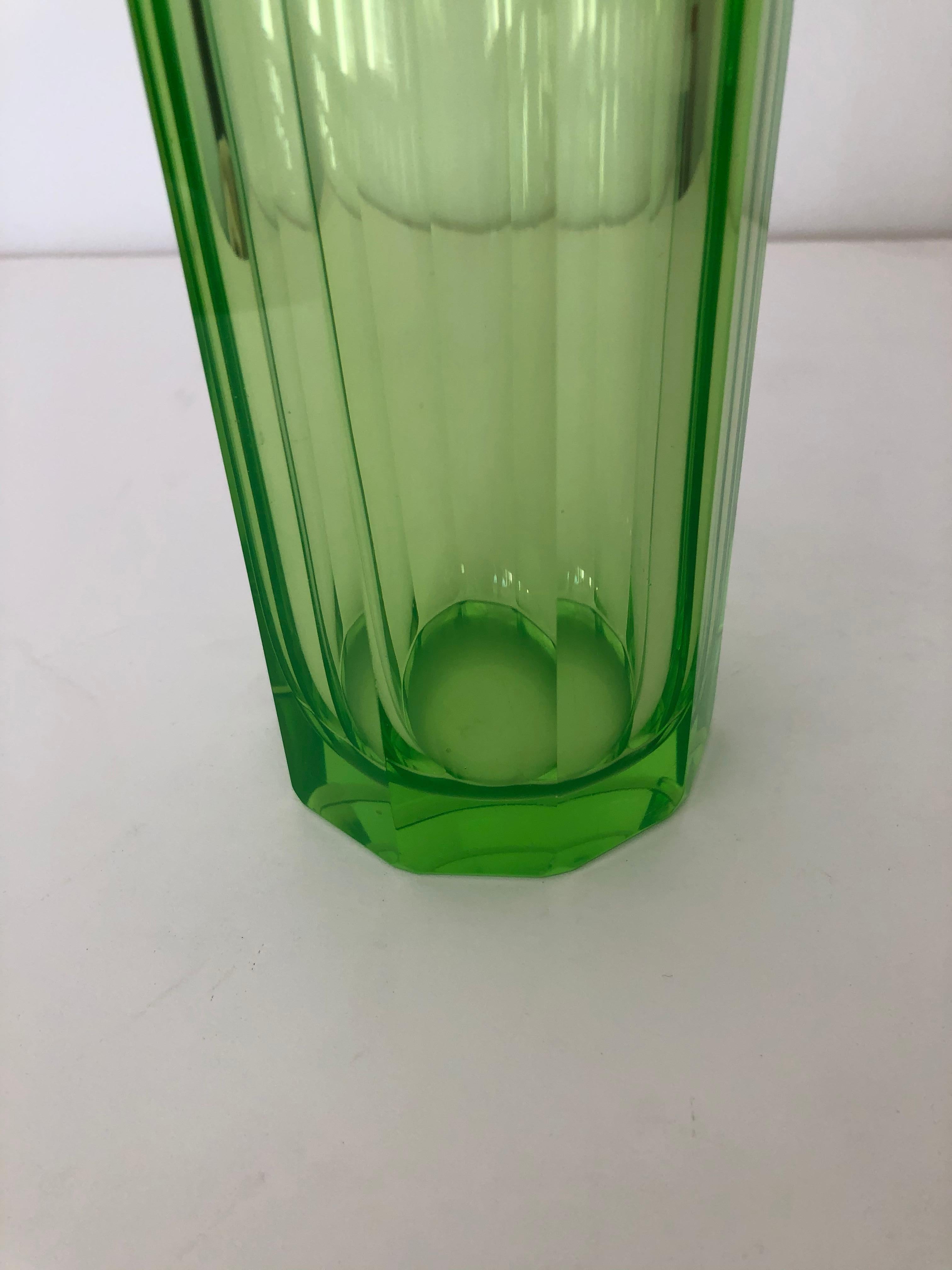 Art Deco Großer schlanker Vaseline-Glas-Dekanter / Kölner Glasflasche (20. Jahrhundert) im Angebot