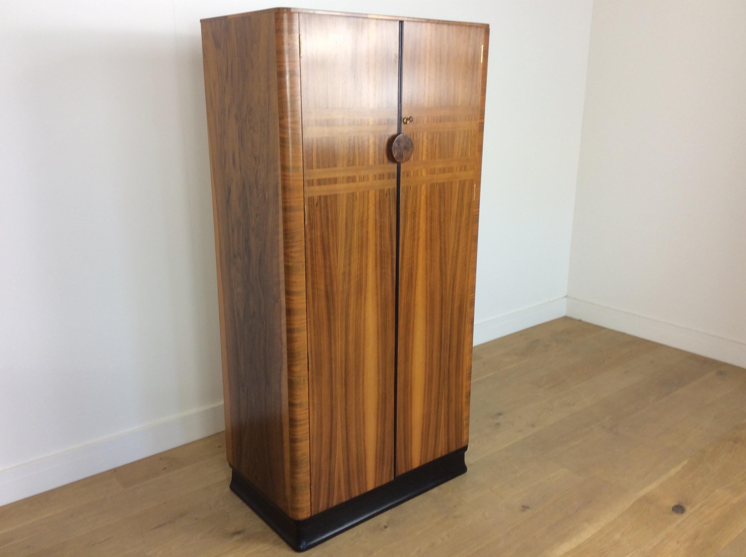 Art Deco Tall boy
Art Deco gentlemans wardrobe.
Beautiful Walnut veneers, internally fitted with shelve, pull-out clothes rail and shoe rack.
Palatial Furniture designers.
Measures: 155 cm H 76 cm, W 46 cm D
British, circa 1930.