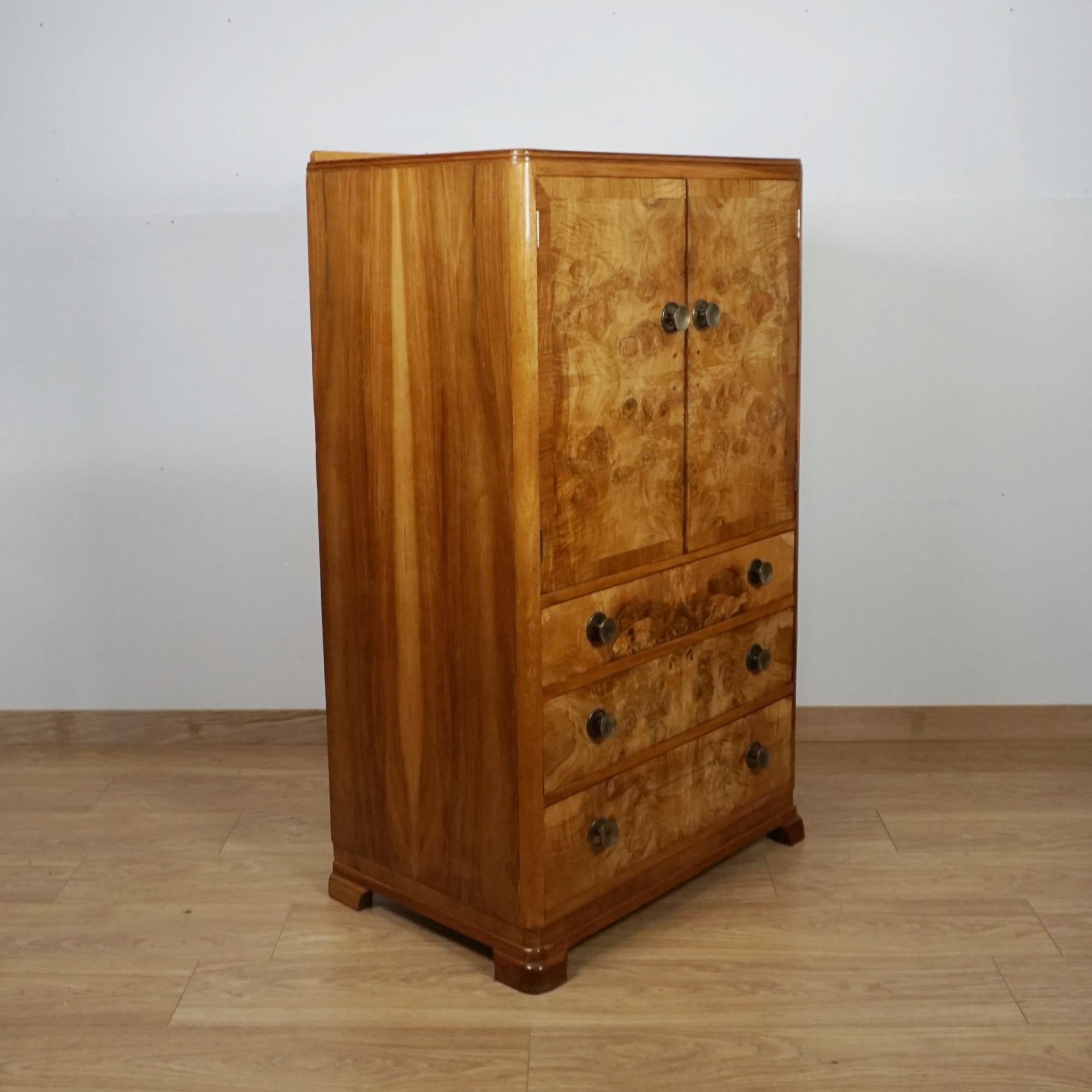 Art Deco Tallboy / Wäscheschrank im Zustand „Gut“ im Angebot in Forest Row, East Sussex