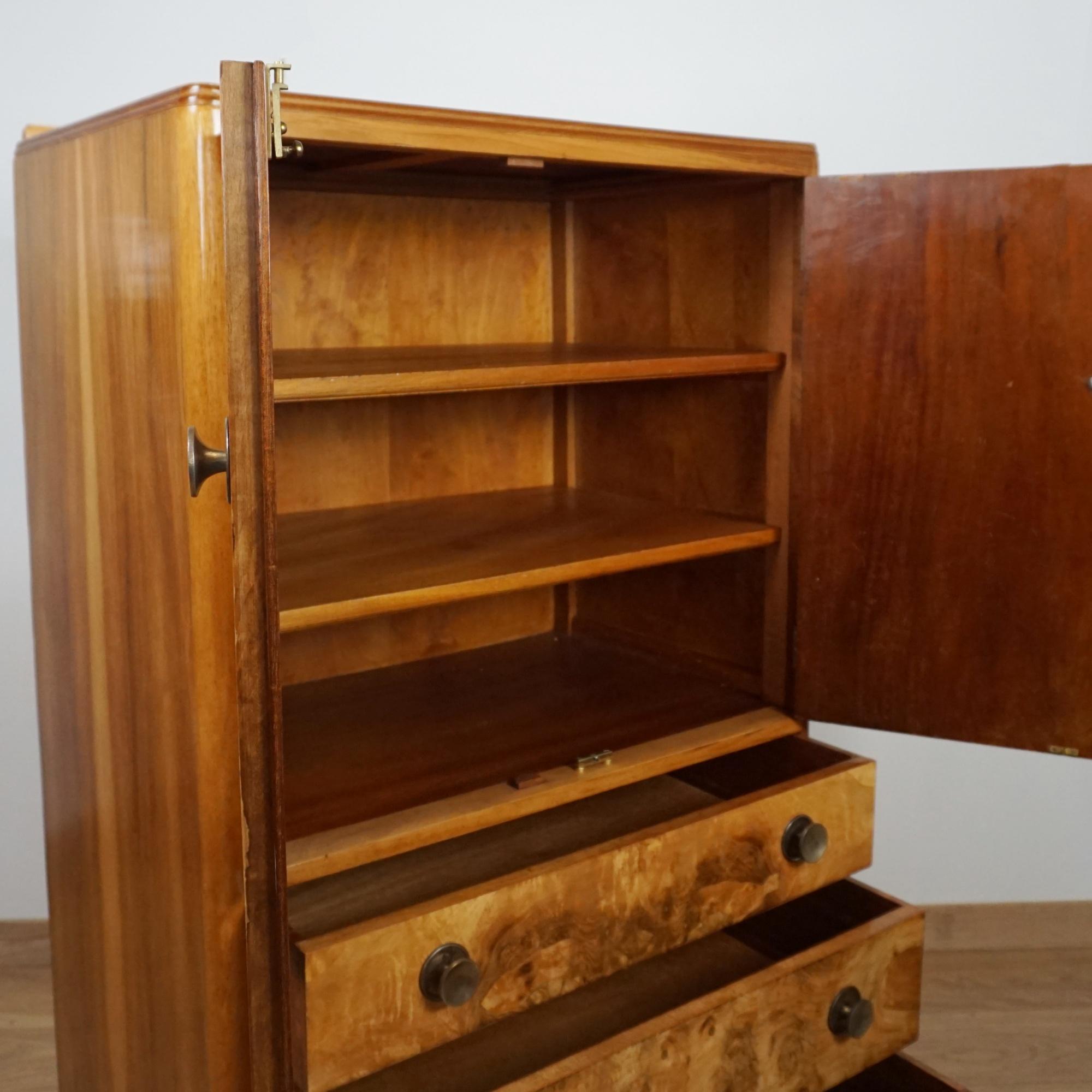 Art Deco Tallboy / Wäscheschrank (20. Jahrhundert) im Angebot