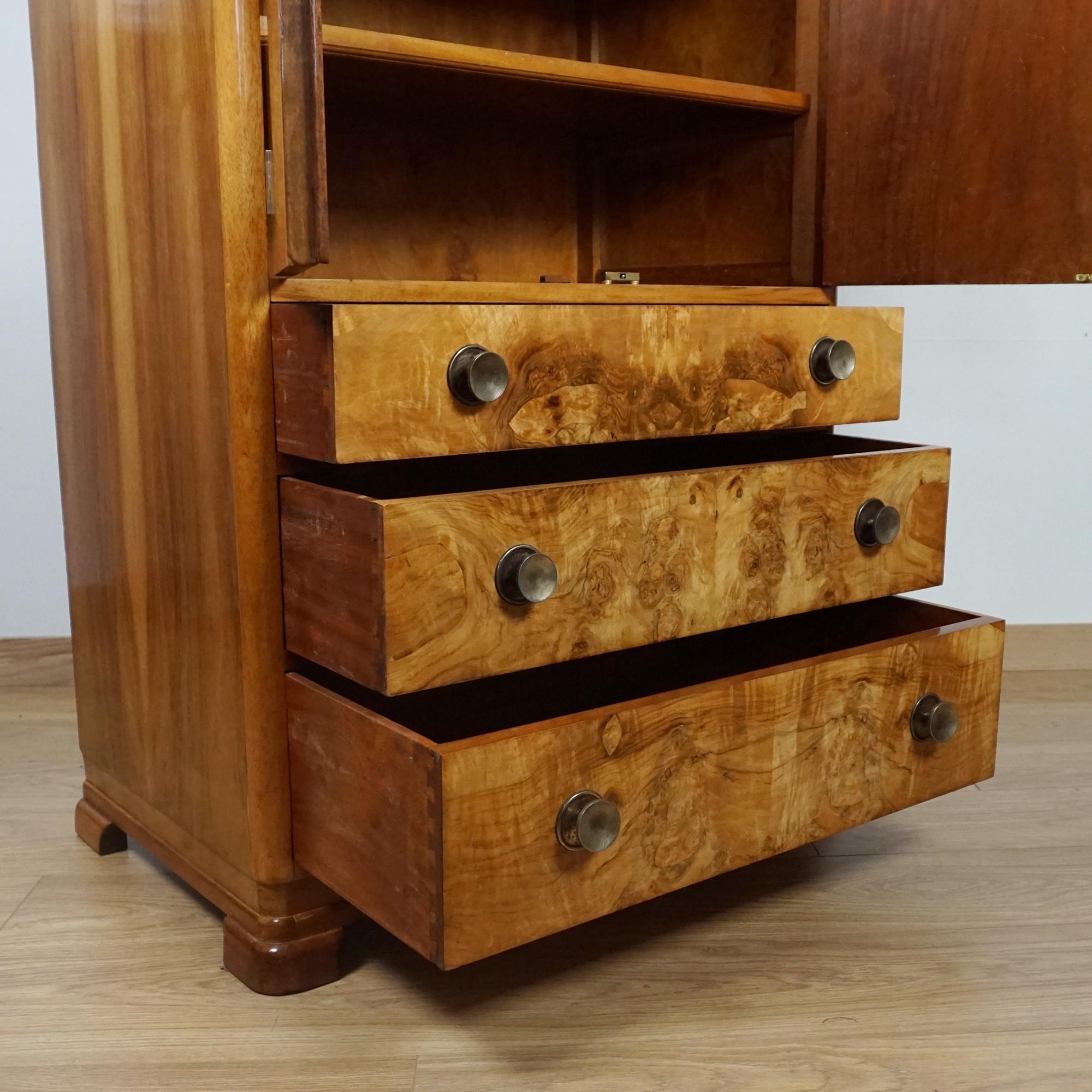 Art Deco Tallboy / Wäscheschrank (Walnuss) im Angebot