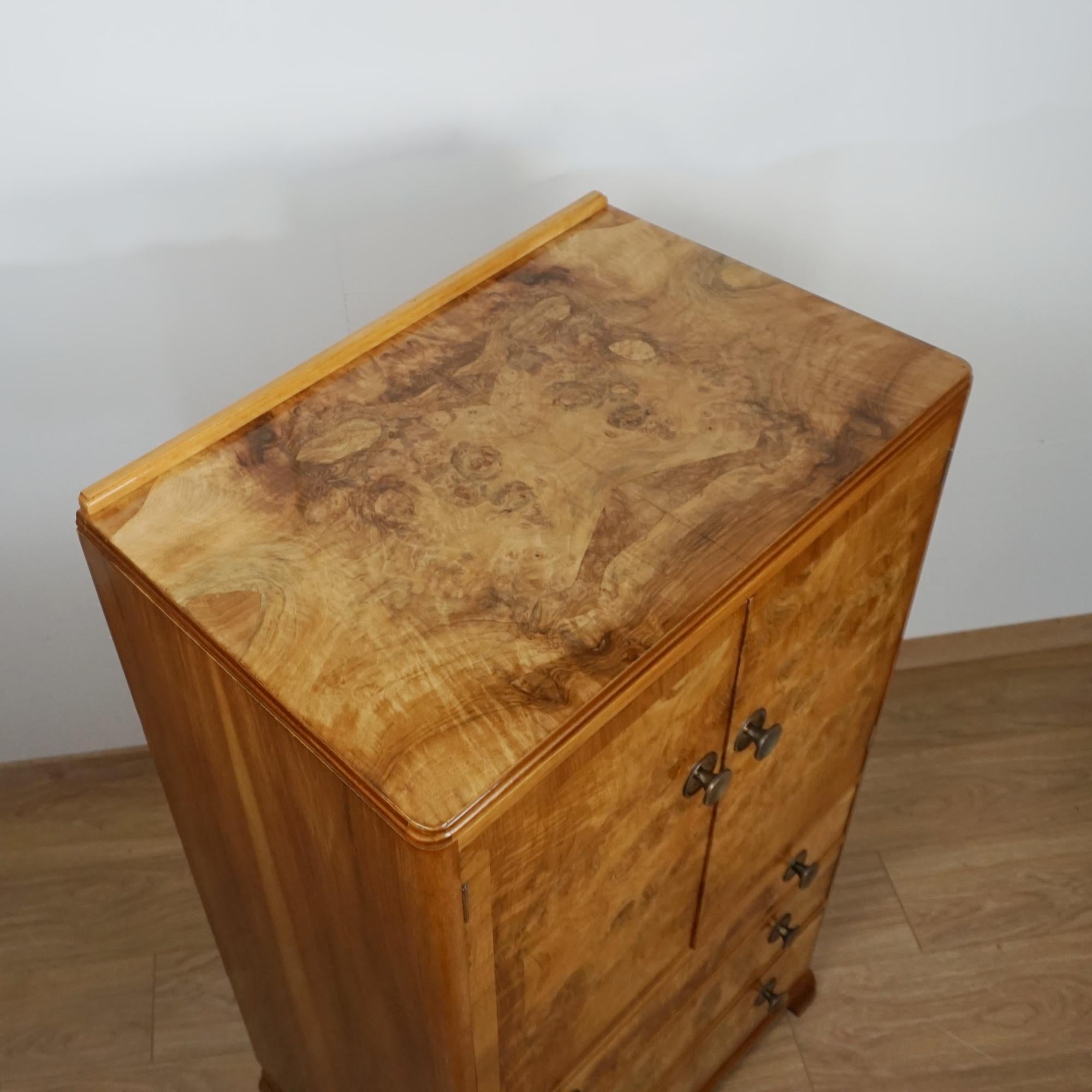 Art Deco Tallboy / Wäscheschrank im Angebot 1