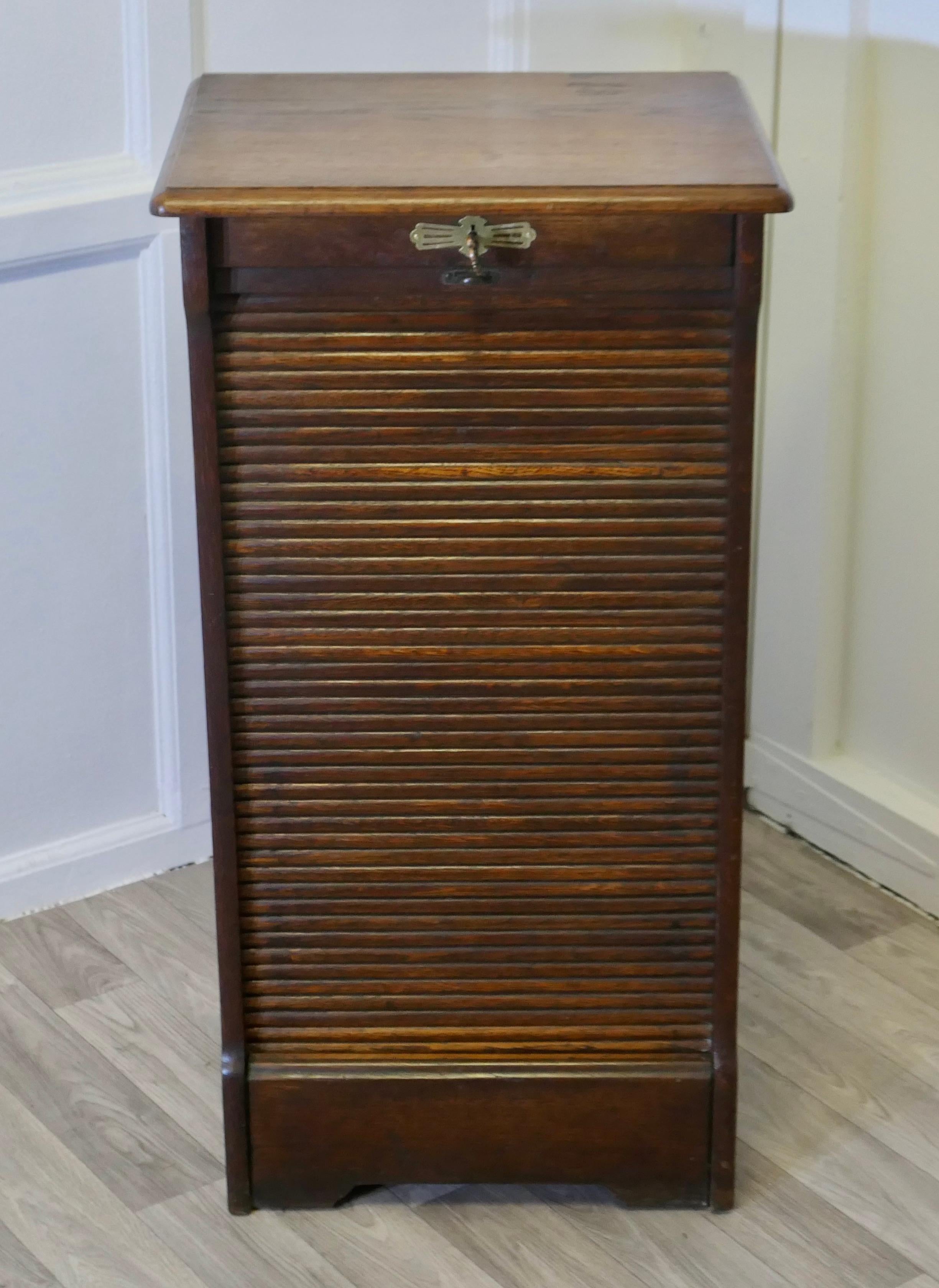 Art Deco Tambour Fronted Oak  Filing Cabinet In Good Condition For Sale In Godshill, Isle of Wight