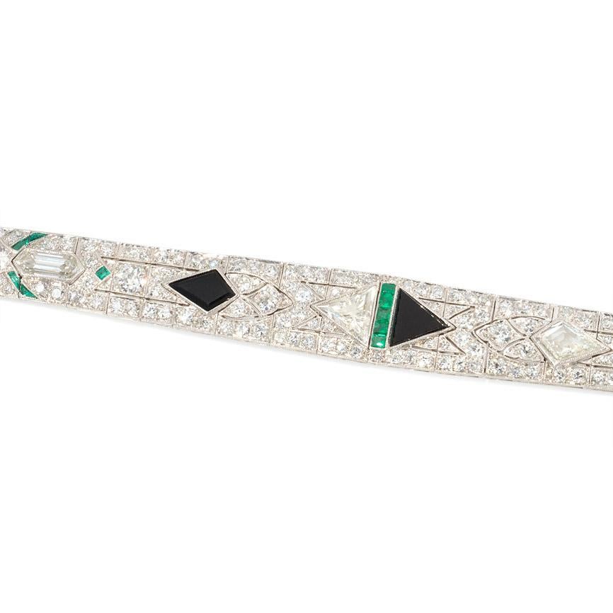 Art Deco Tapering Diamond Bracelet with Fancy Cut Onyx and Calibre Emeralds (Art déco)
