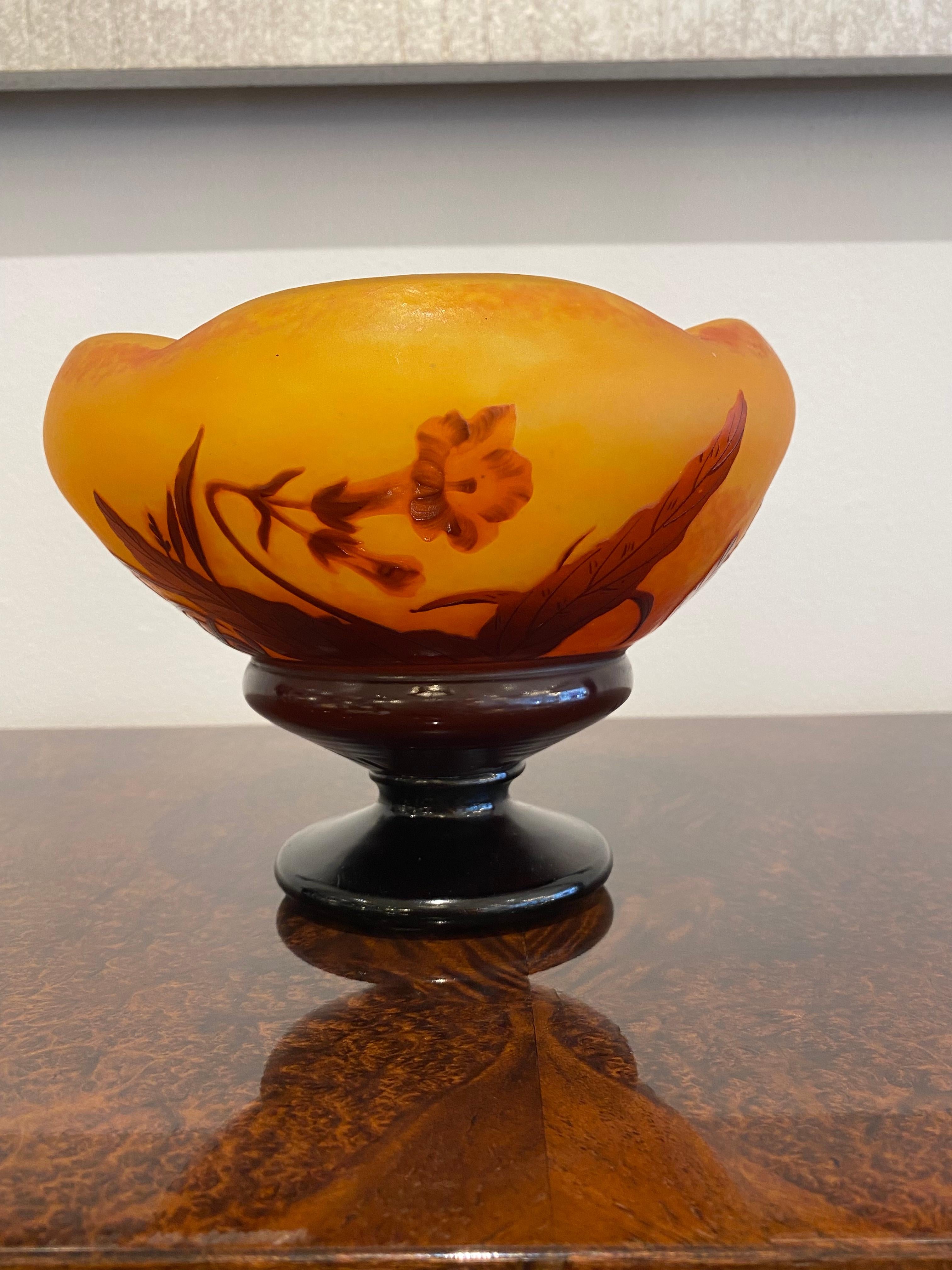 An Orange Glass Tazza with Flower details in Auburn colors. Signed by Daum-Nancy.
Made in France.